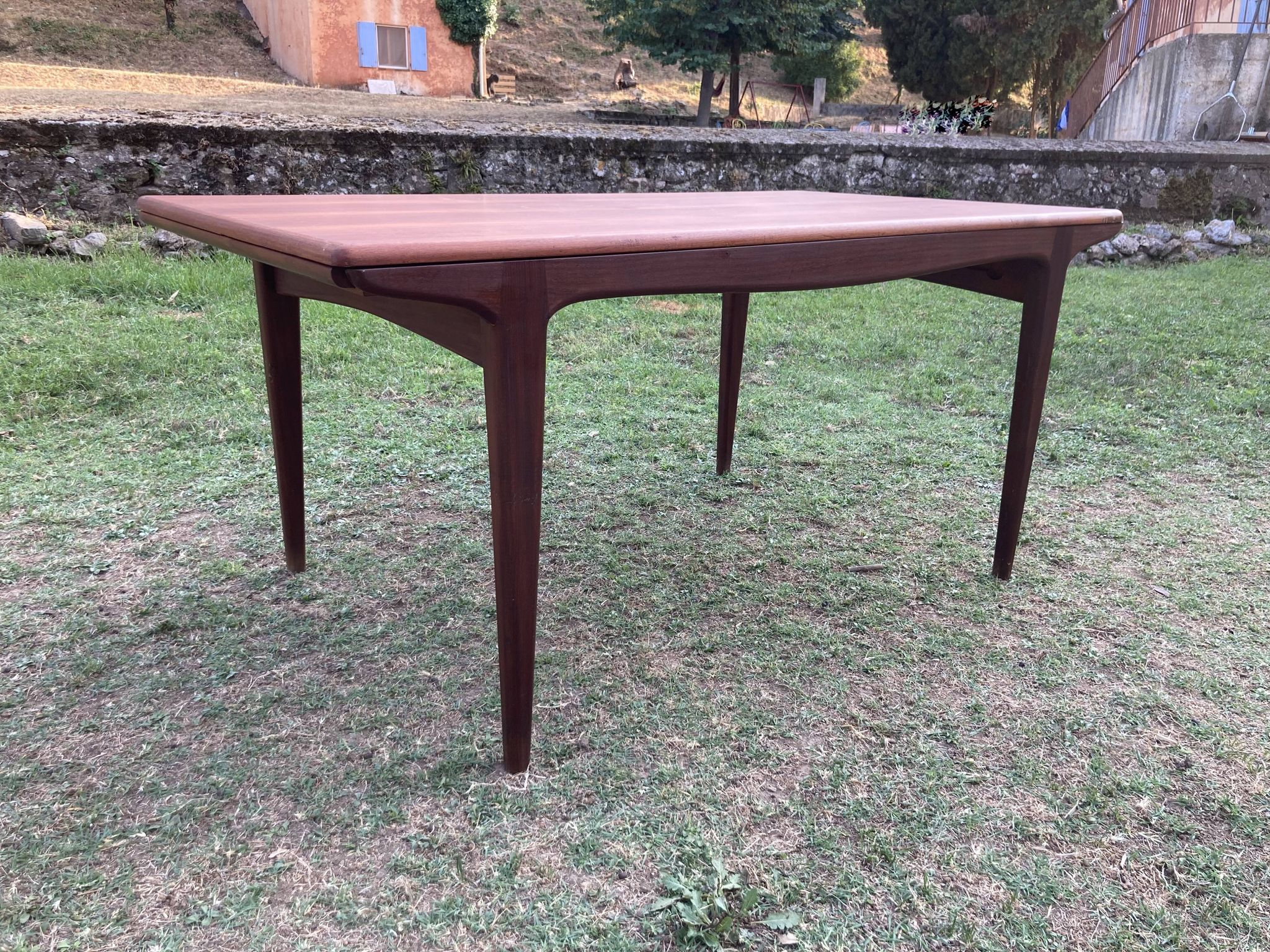 SCANDINAVIAN DINING TABLE "JOHANNES ANDERSEN".