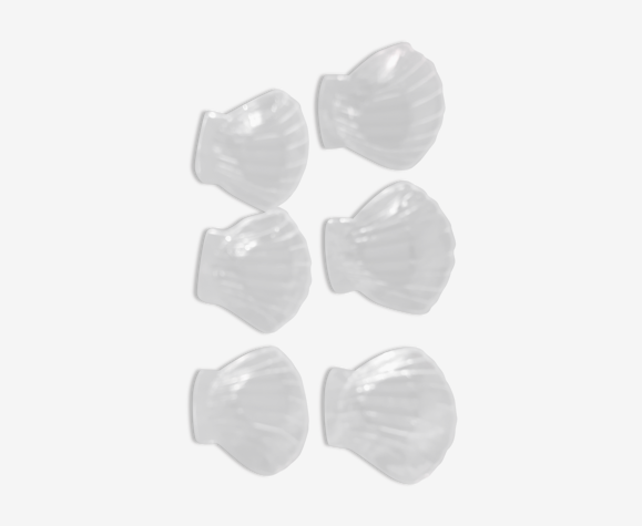6 cups in the shape of scallop shell pyrex glass