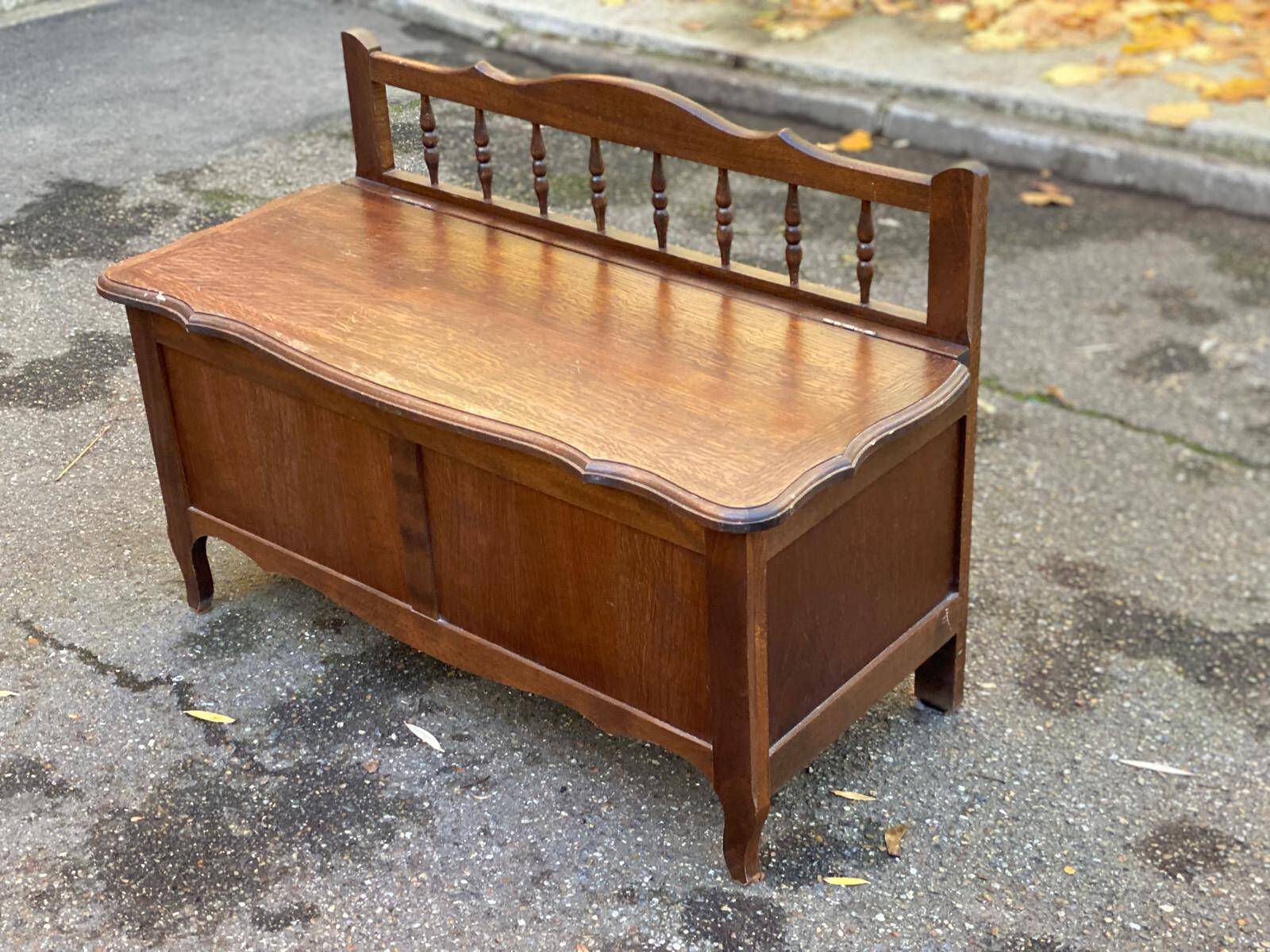 Louis XV oak storage bench from the 1950s