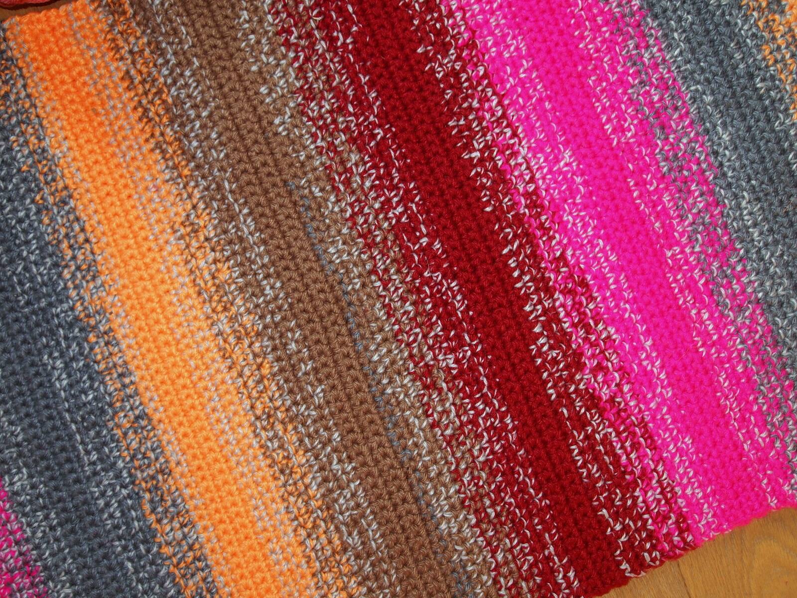 Tapis Contemporain Strié ORA en Laine, 2021, Élégance Moderne