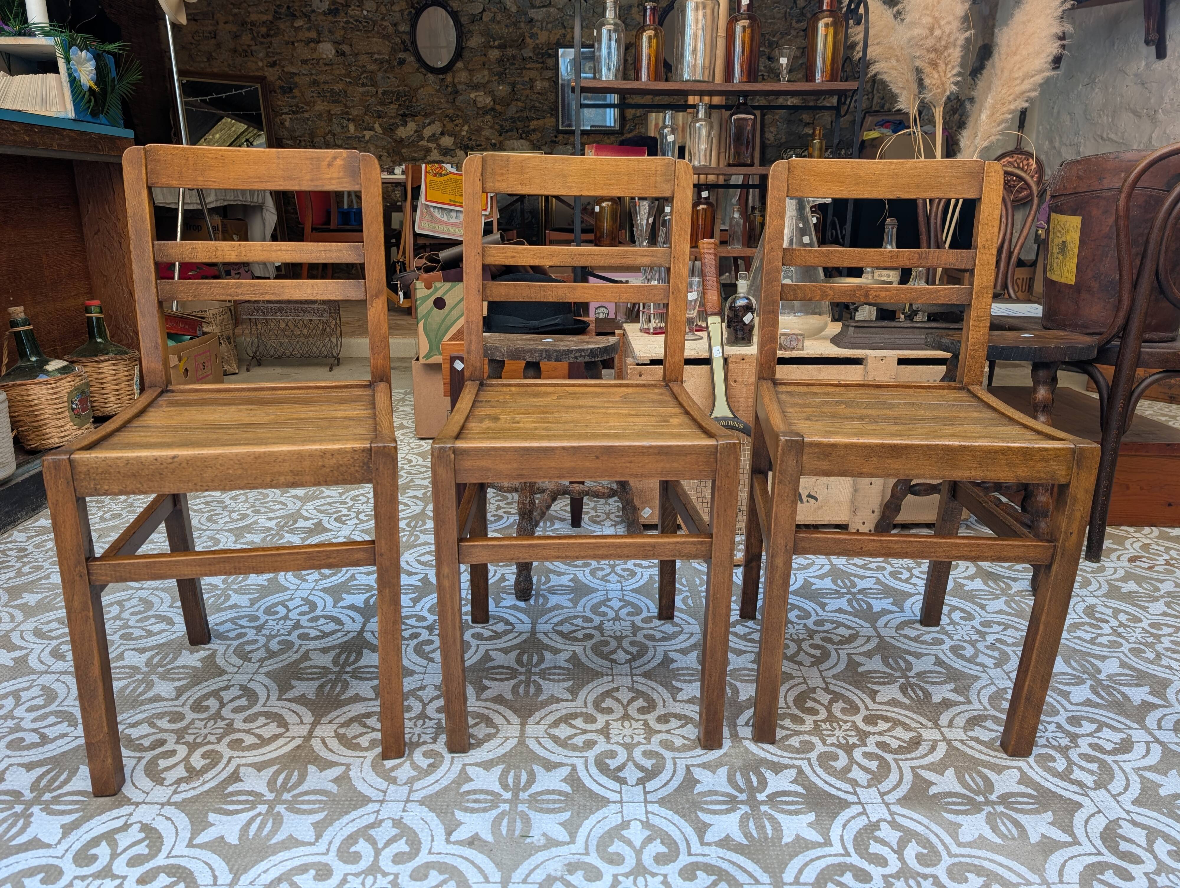 Set of reconstruction chairs