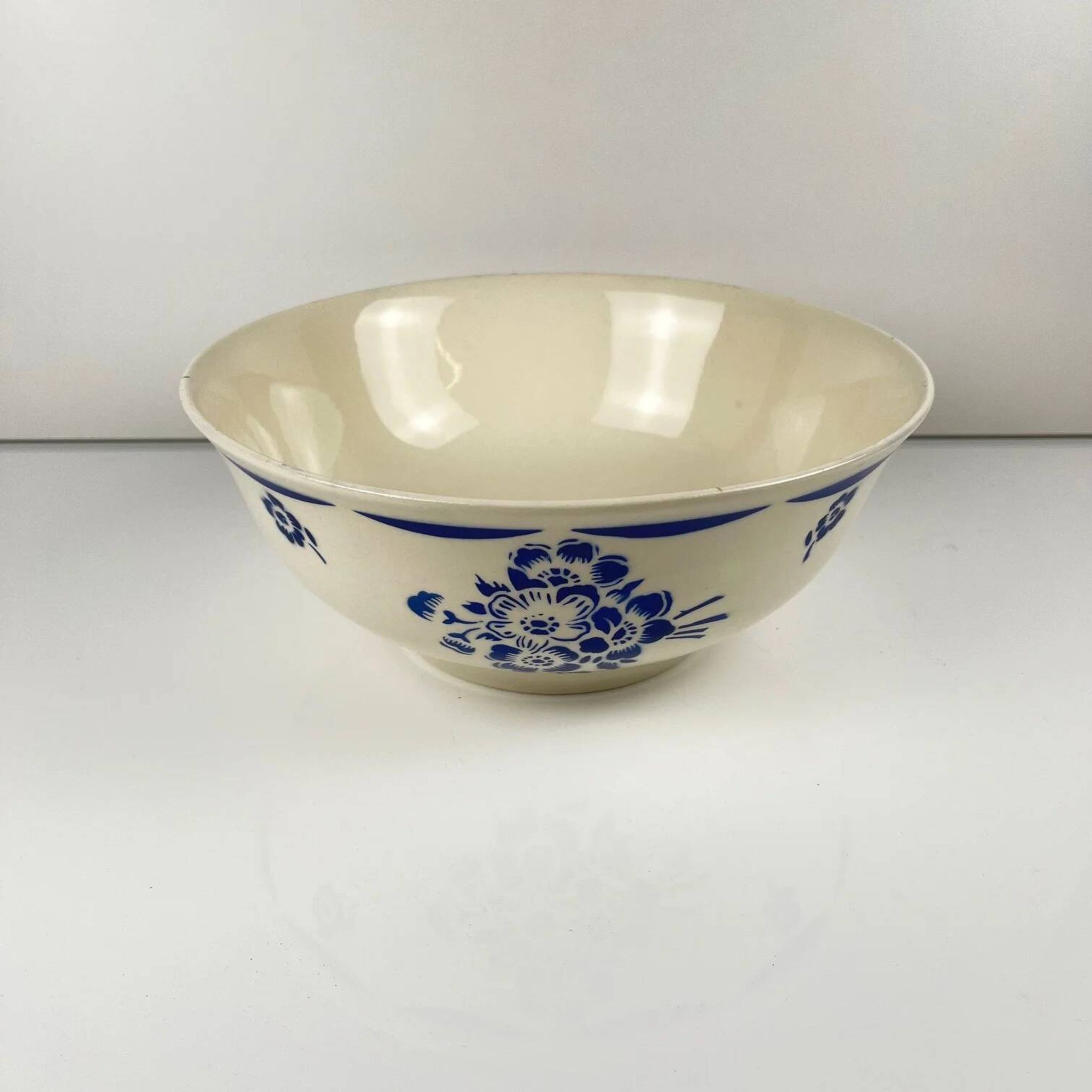 Half-porcelain salad bowl Badonviller, blue flower pattern, early 20th century.
