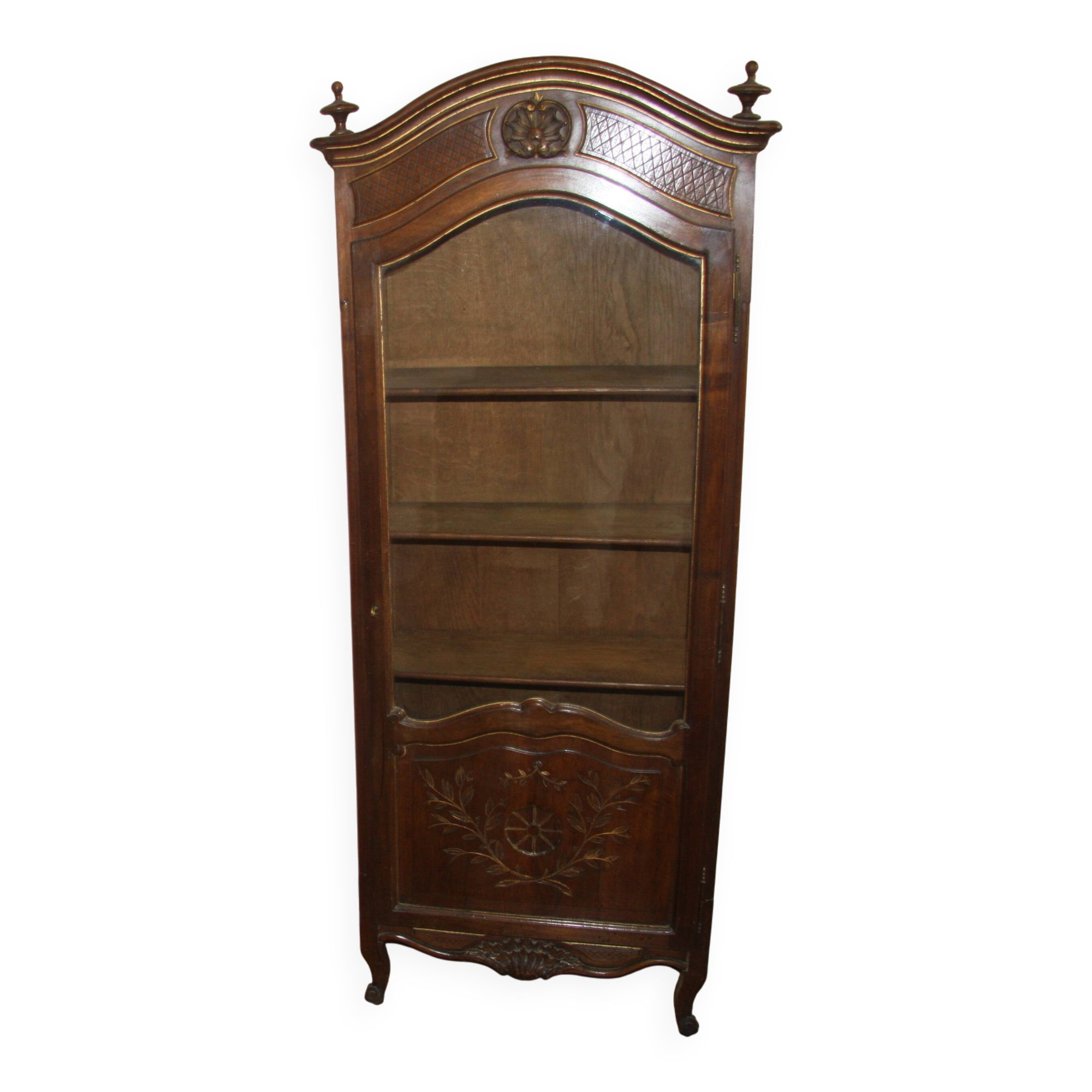 Beech display cabinet, 3 shelves, very good condition.