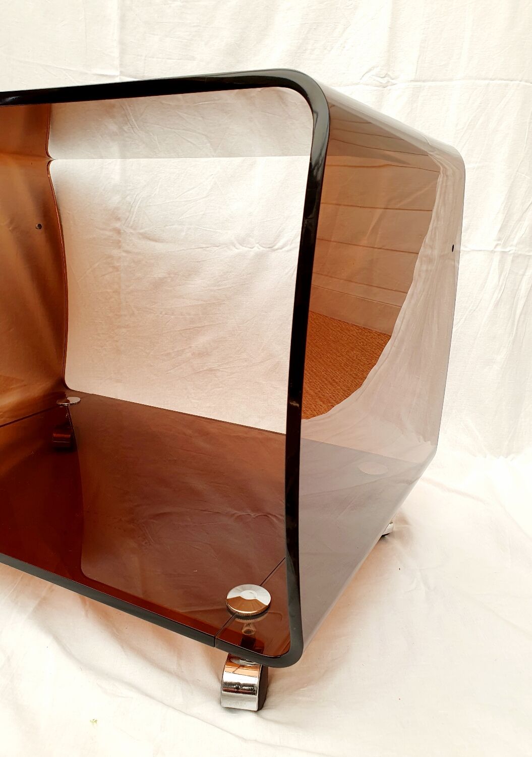 Meuble d'appoint en plexiglas fumé marron