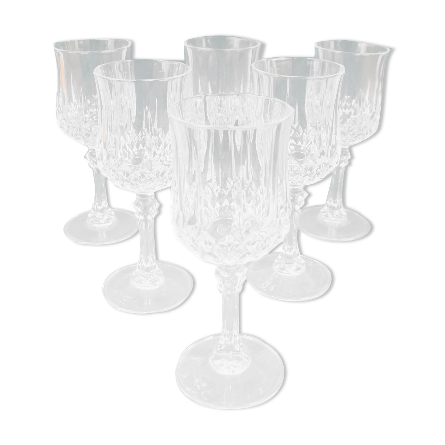 Crystal wine glasses of Arques