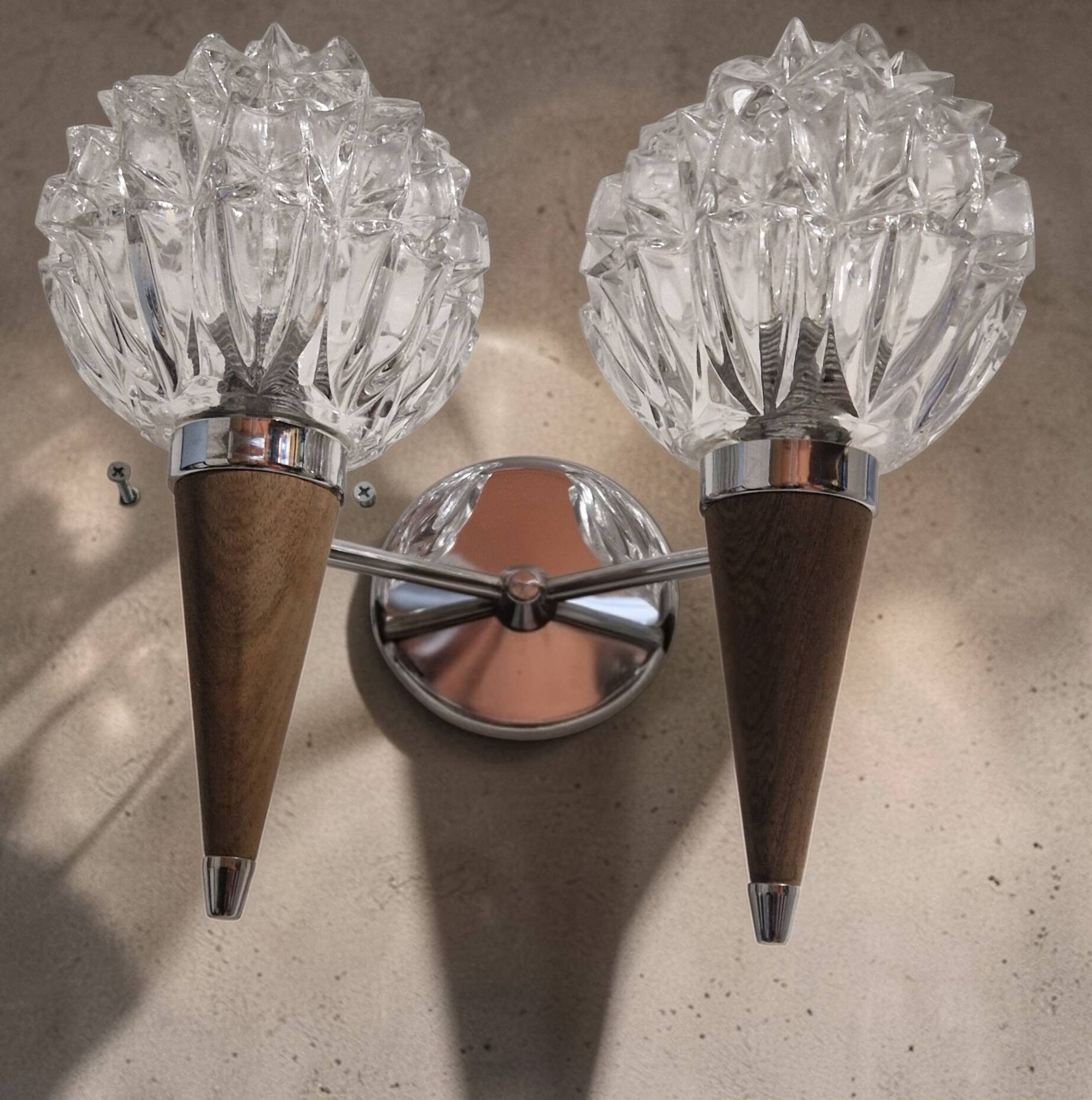 Double wall lamp in Scandinavian style - moulded glass and teak - 1960
