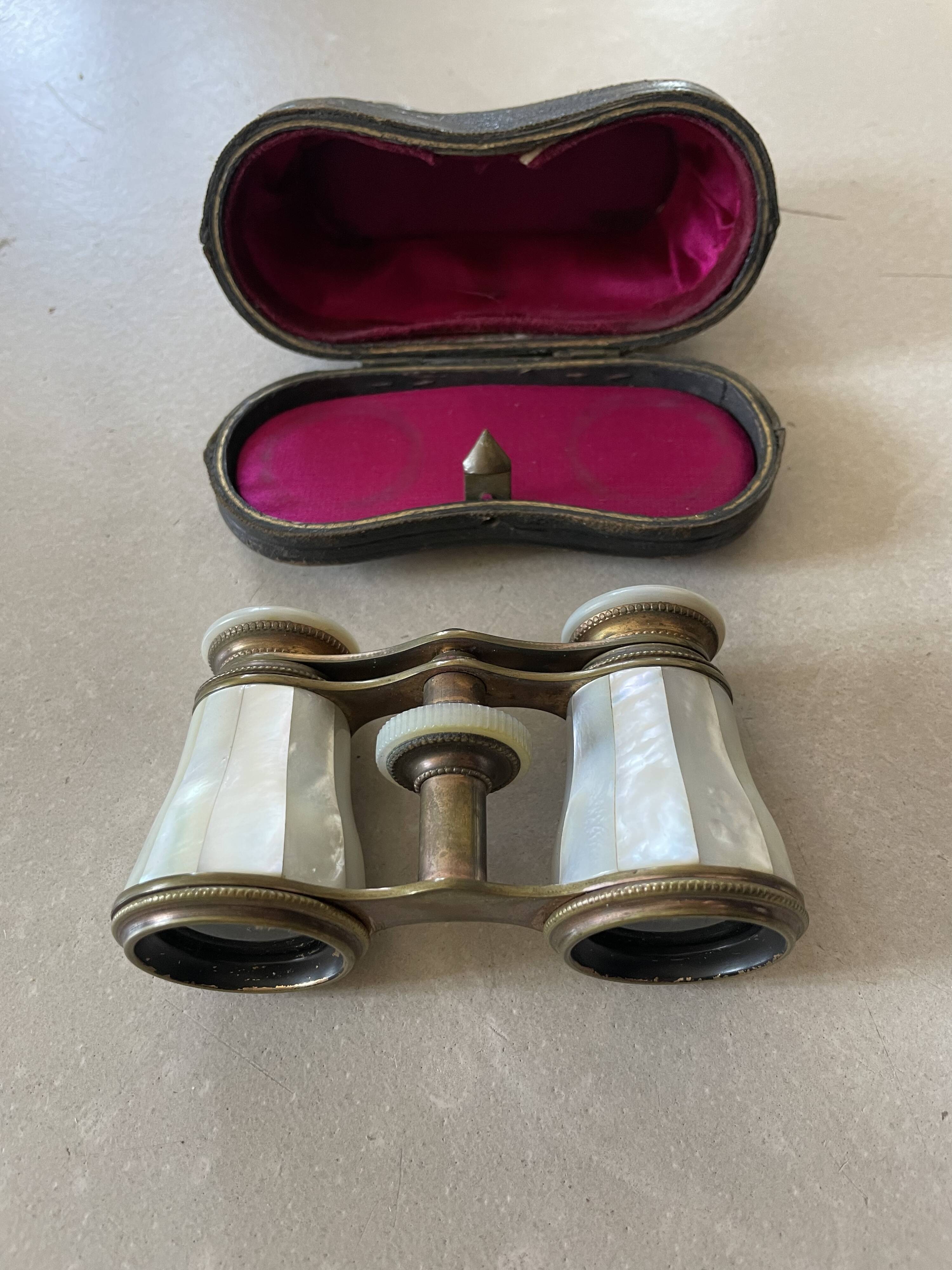 Mother-of-pearl opera binoculars