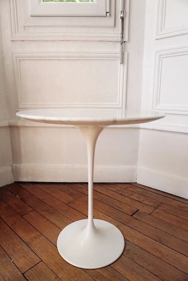Pedestal table by Eero Saarinen for Knoll