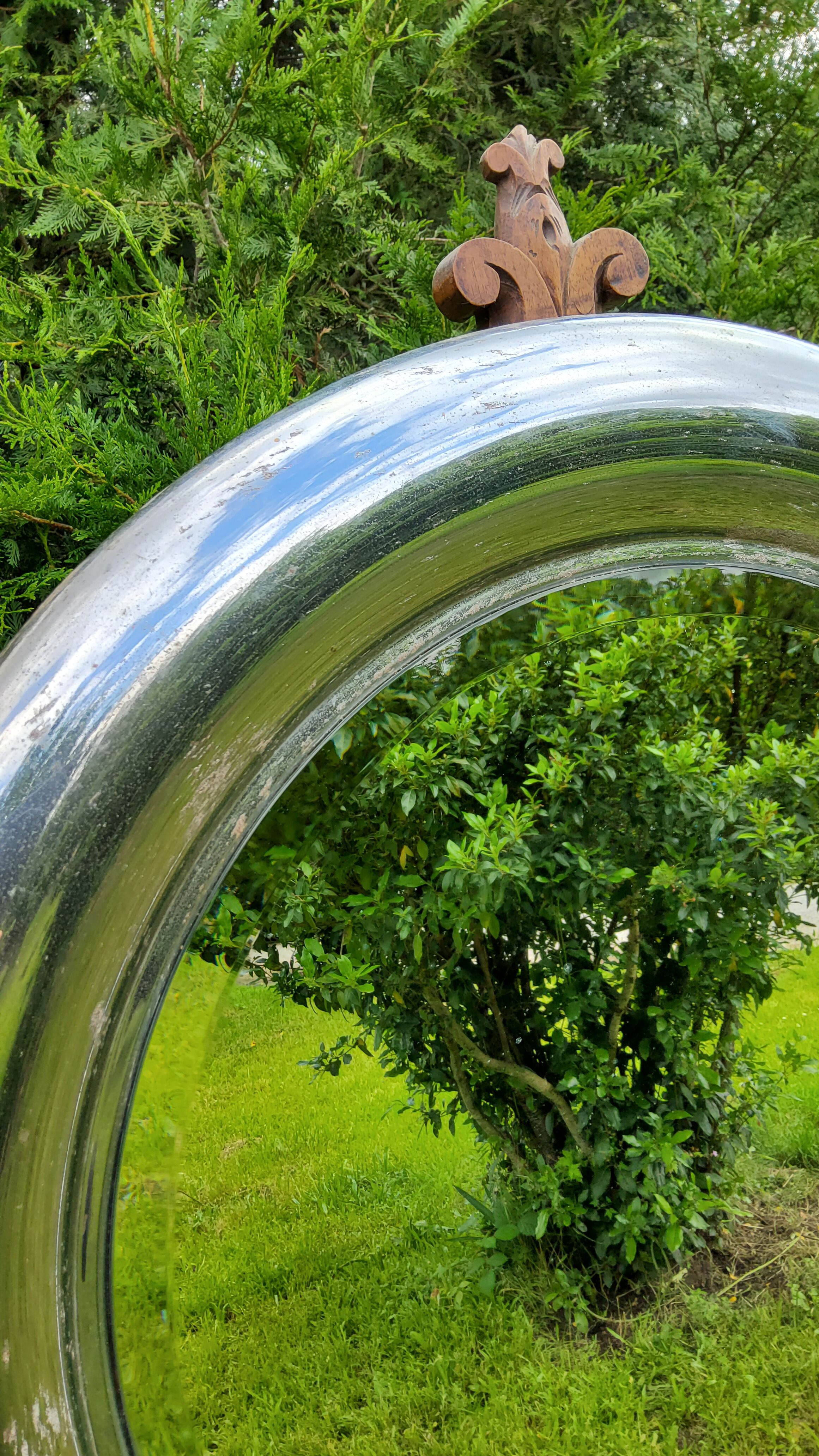Round mirror of the 70s chromed by Reggiani Lampadari
