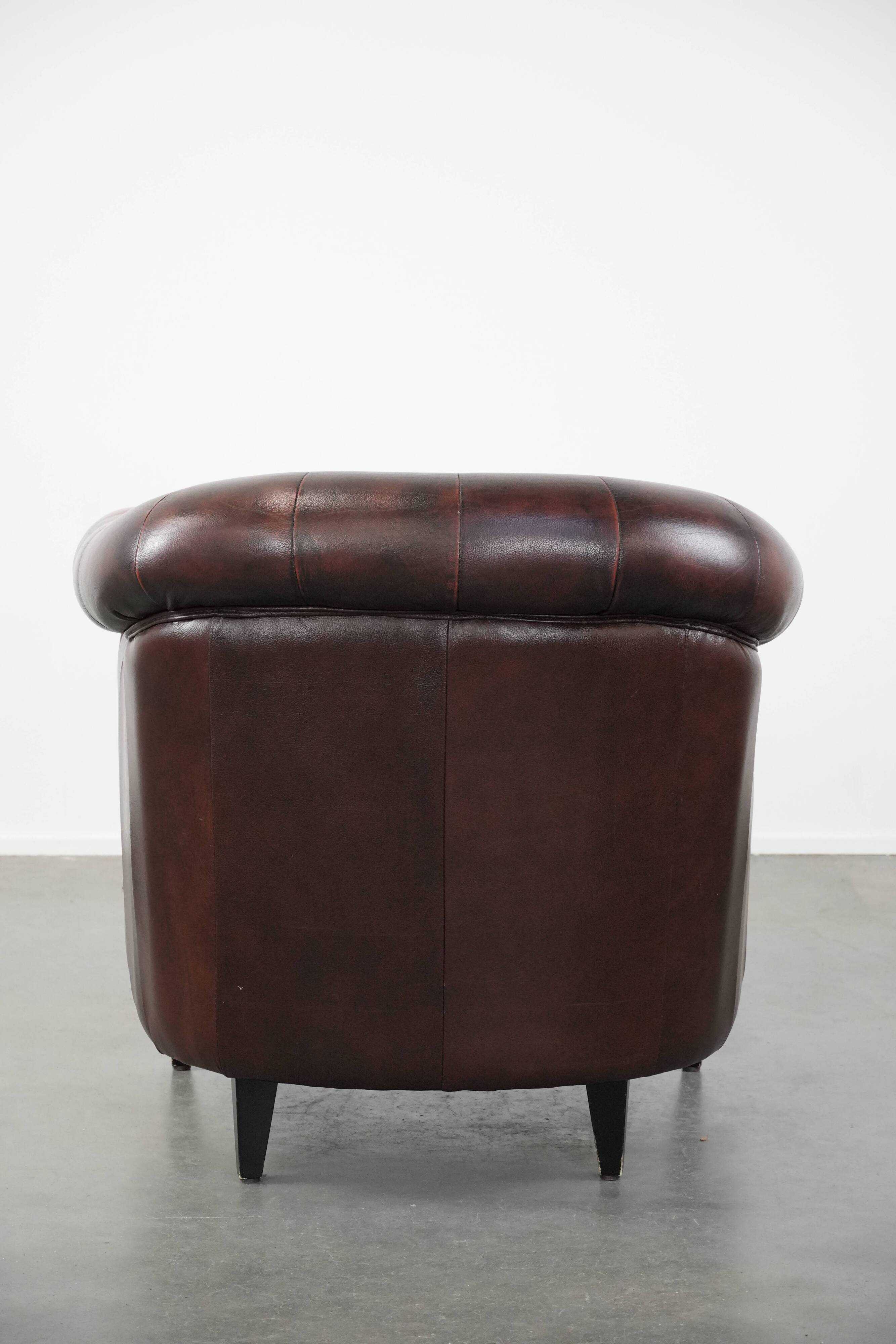 Classic English-style Chesterfield club armchair in cowhide leather