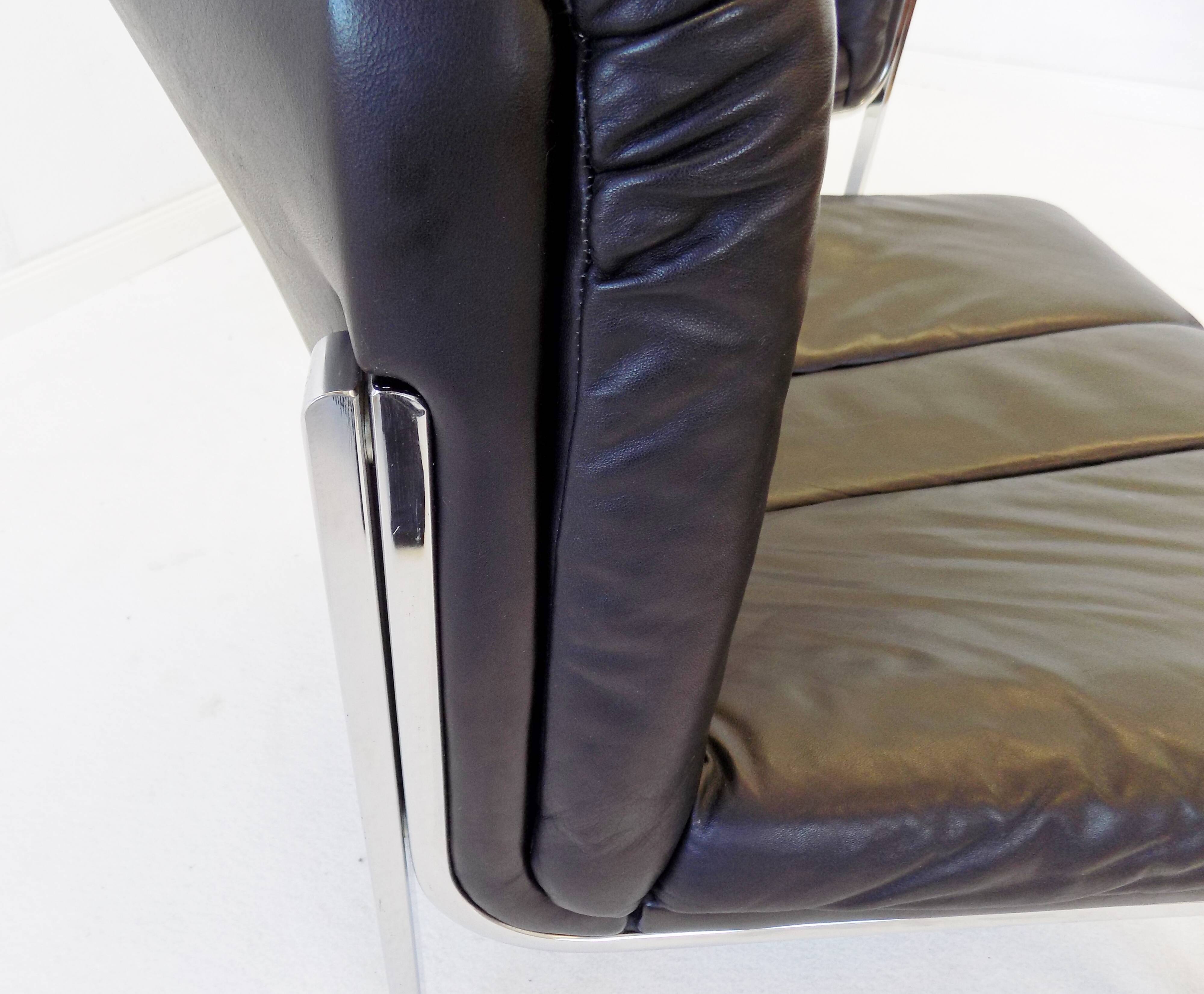 Girsberger Eurochair set of 2 black leather lounge chairs