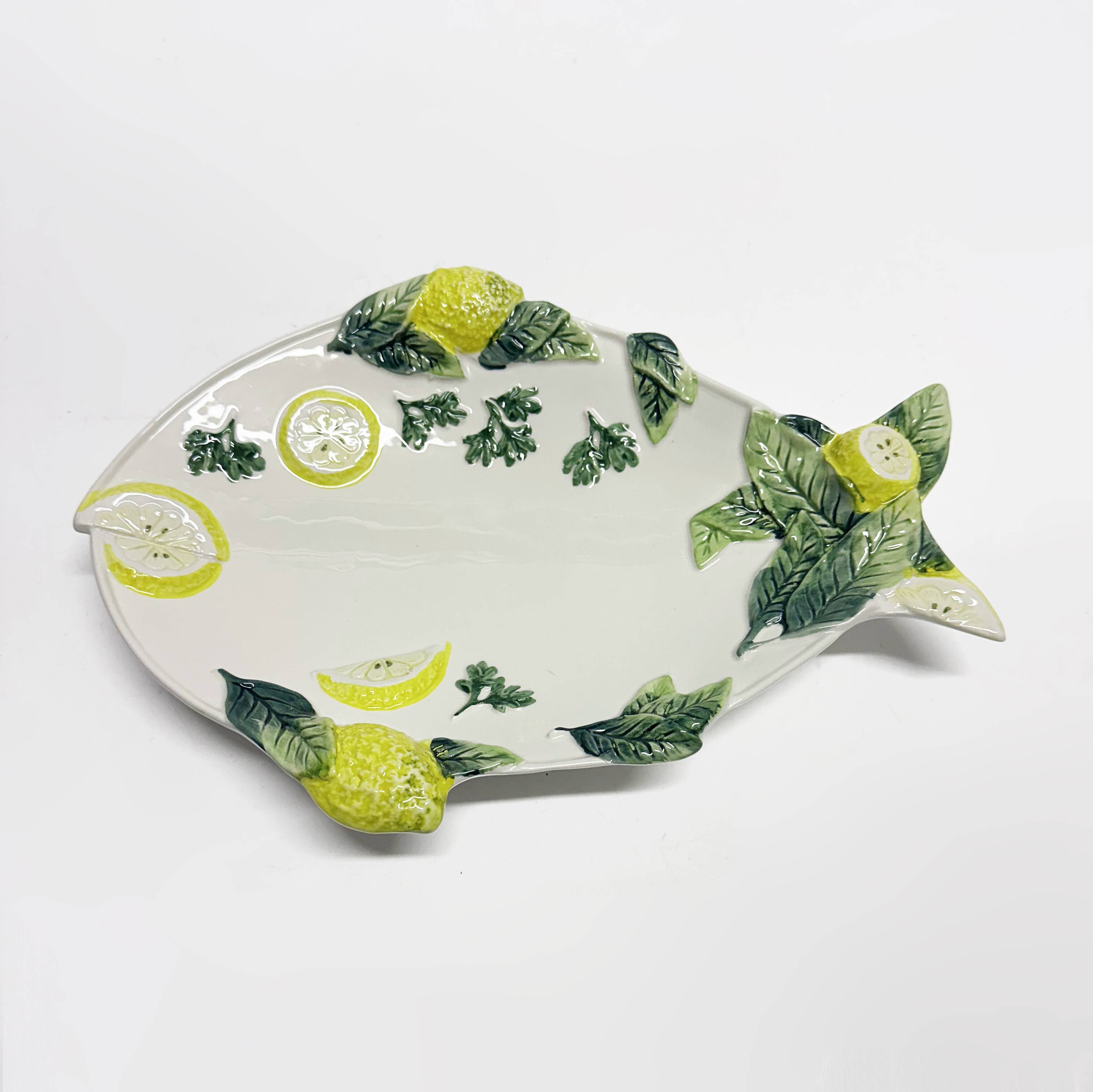 Set of 8 Italian fish plates in Barbotine ceramic.