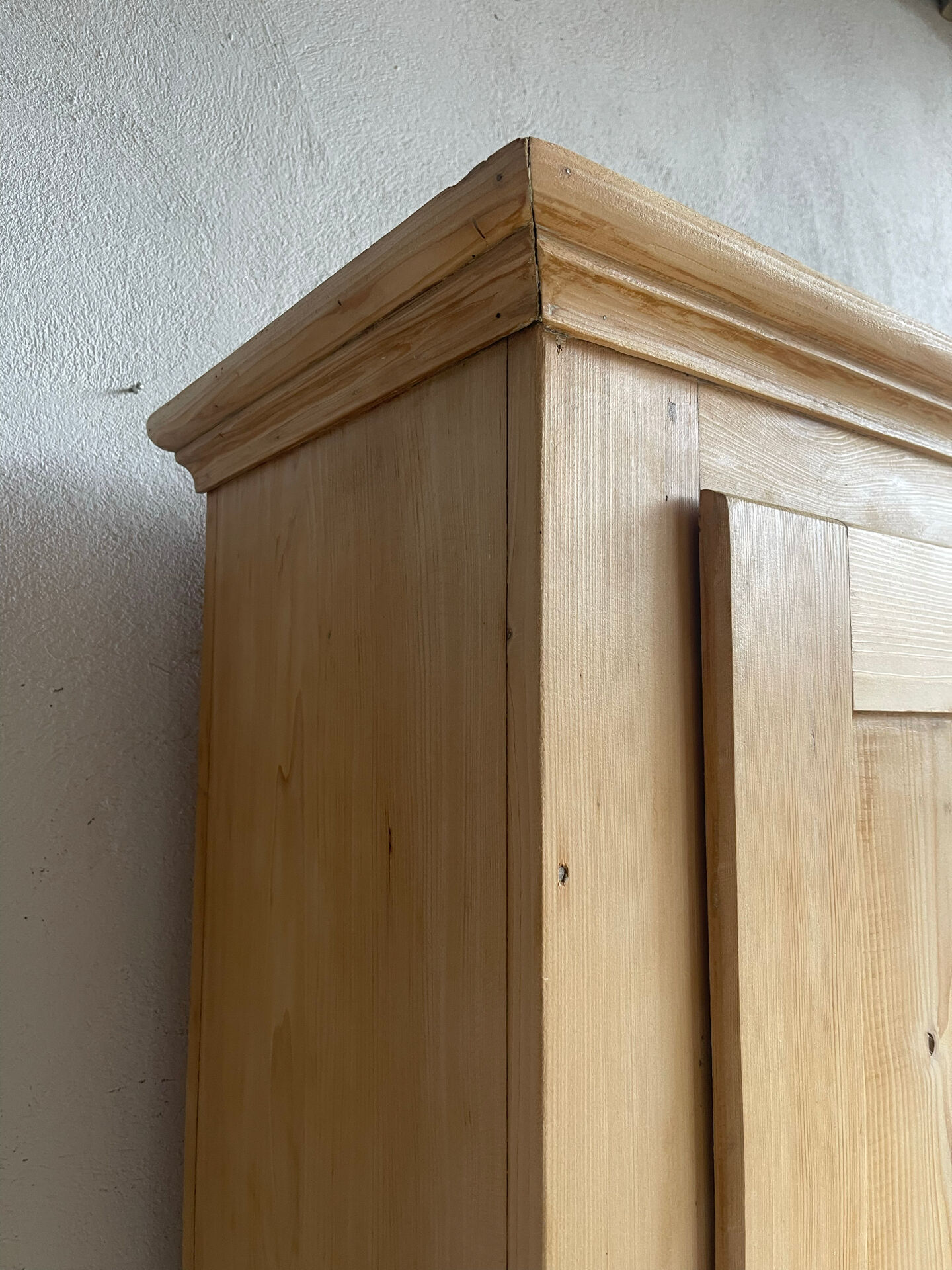 Hat cabinet
