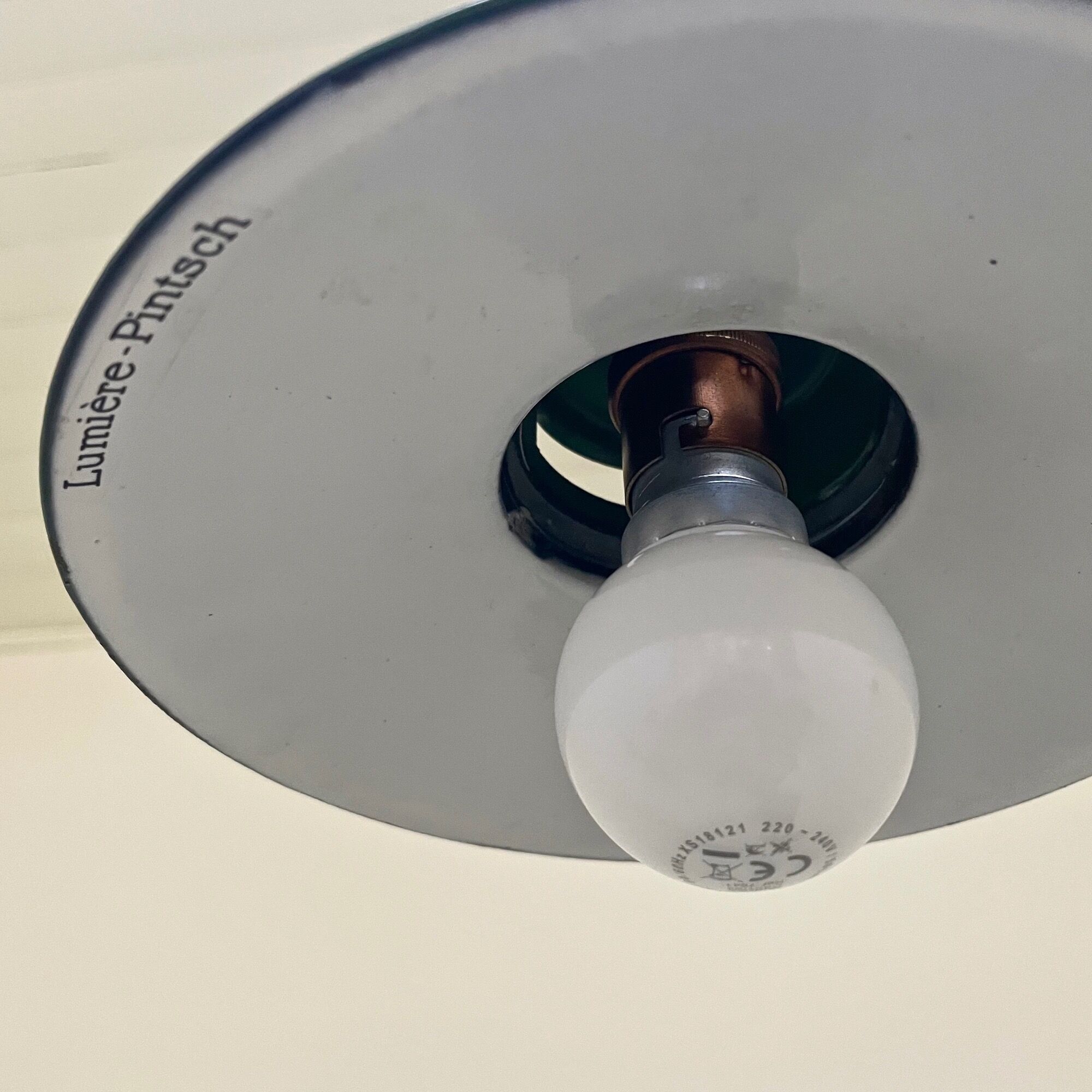Enamelled industrial hanging lamp