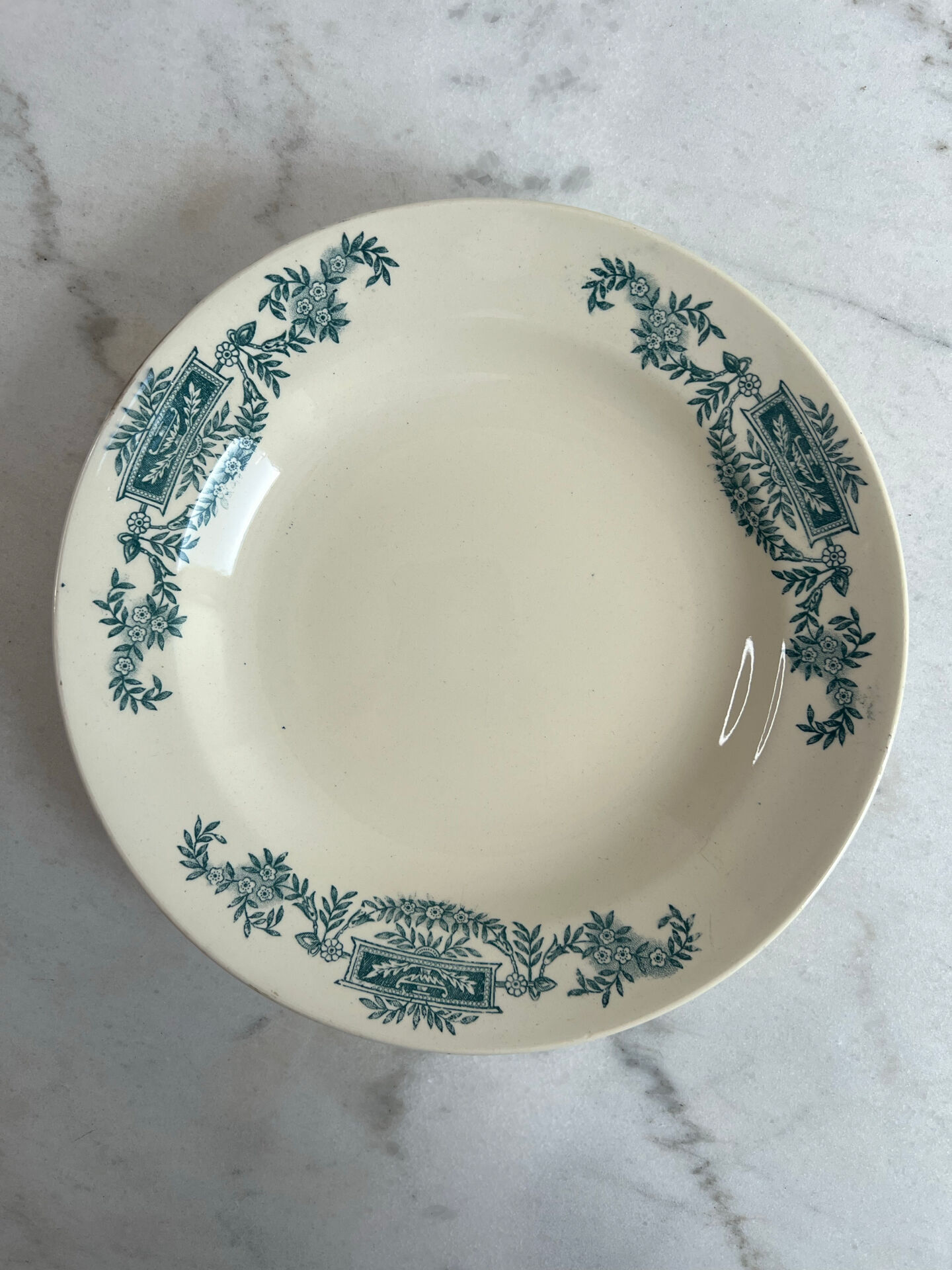 Assiette creuse Longchamp Lutèce en terre de fer