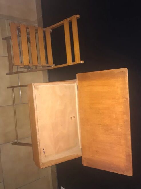 Foldable children's desk