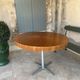 Table ronde vintage avec plateau en bois