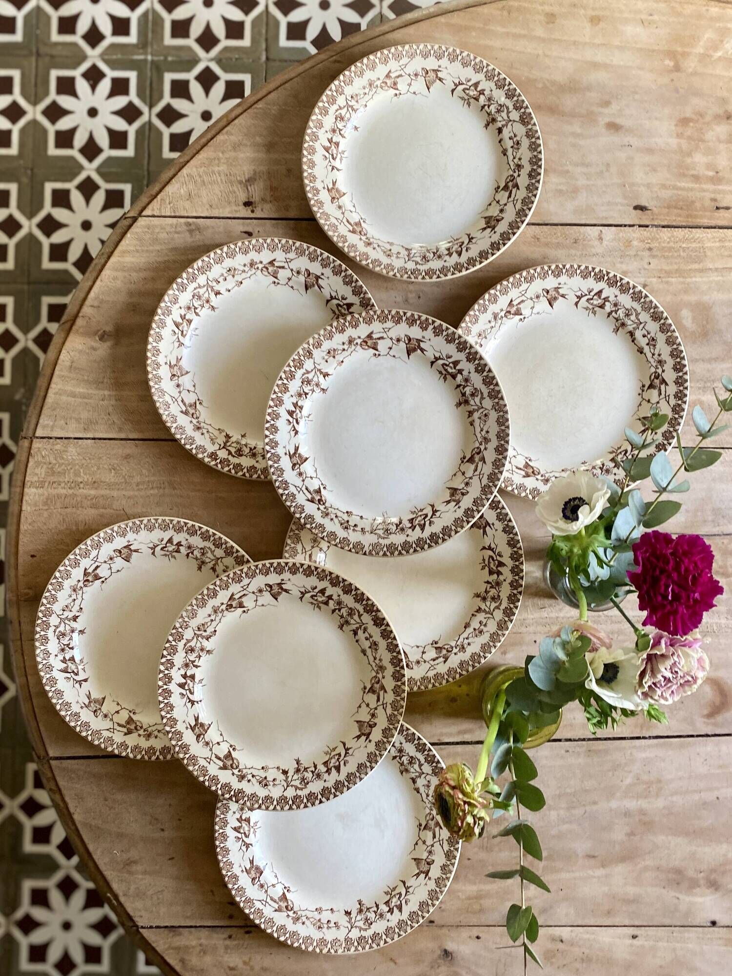 Set of 8 old flat plates in iron earth, decorations of HBC swallows