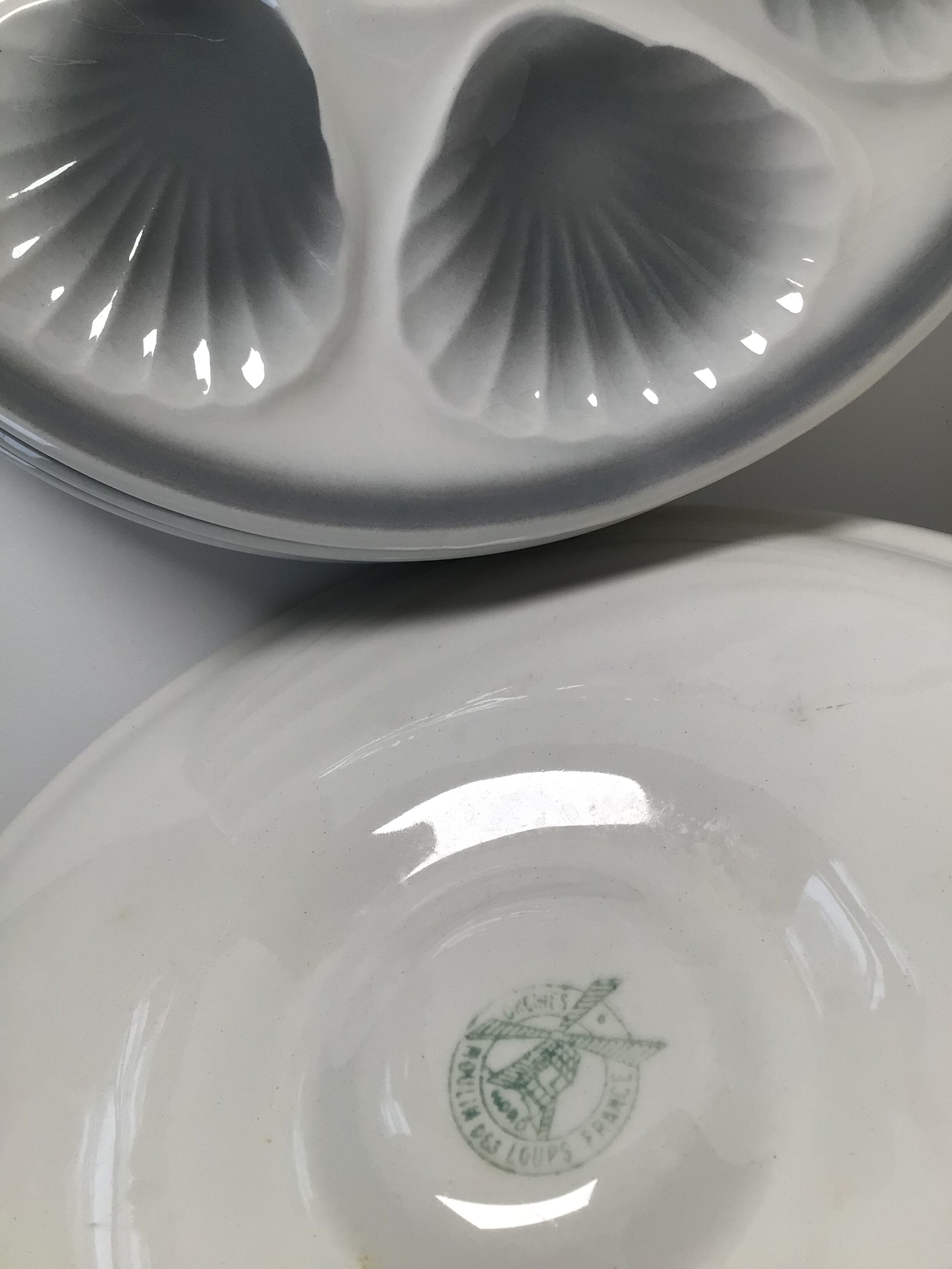 6 Oyster plates Moulin des Loups white and grey