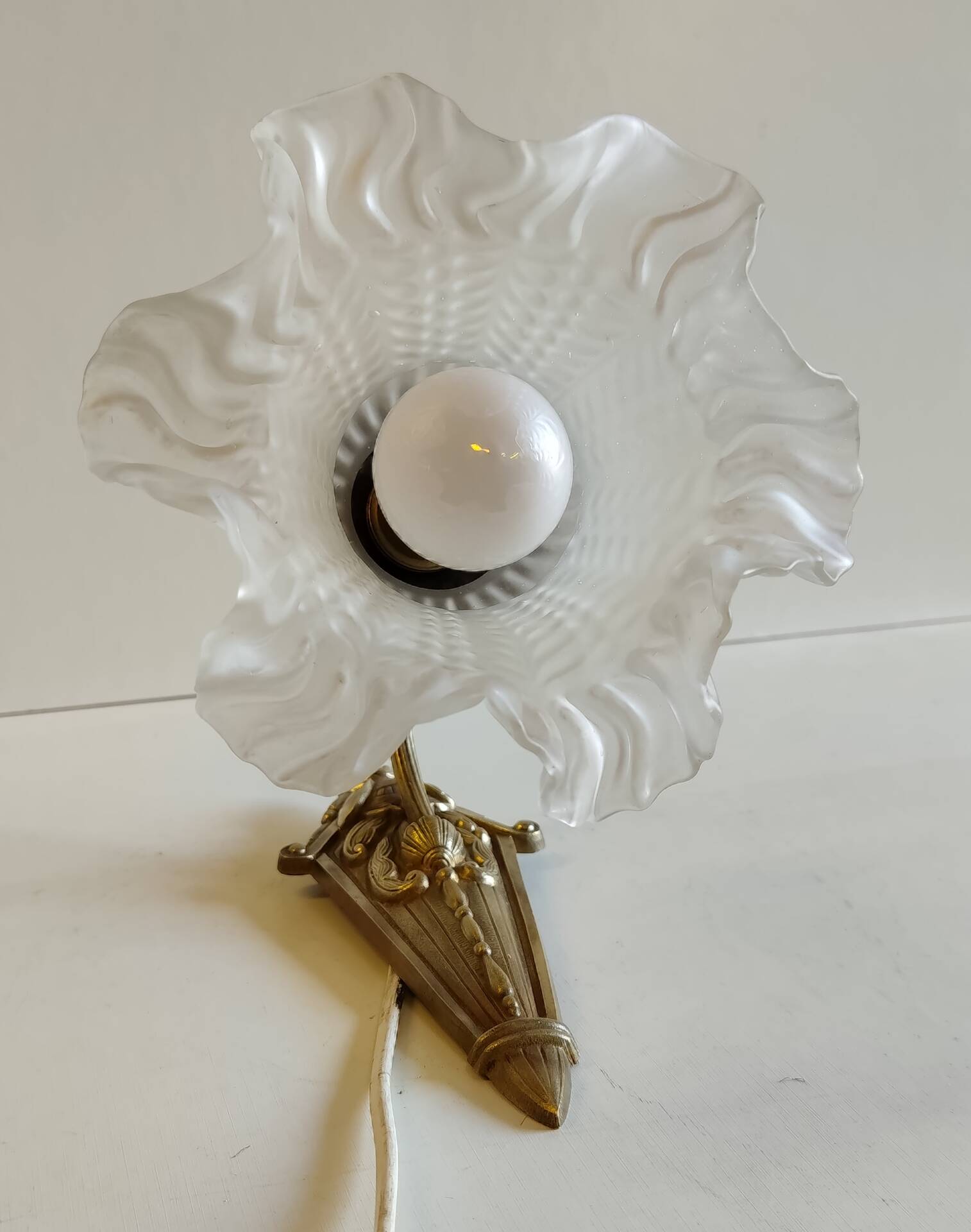 Art Nouveau wall light in bronze and glass - early 20th century
