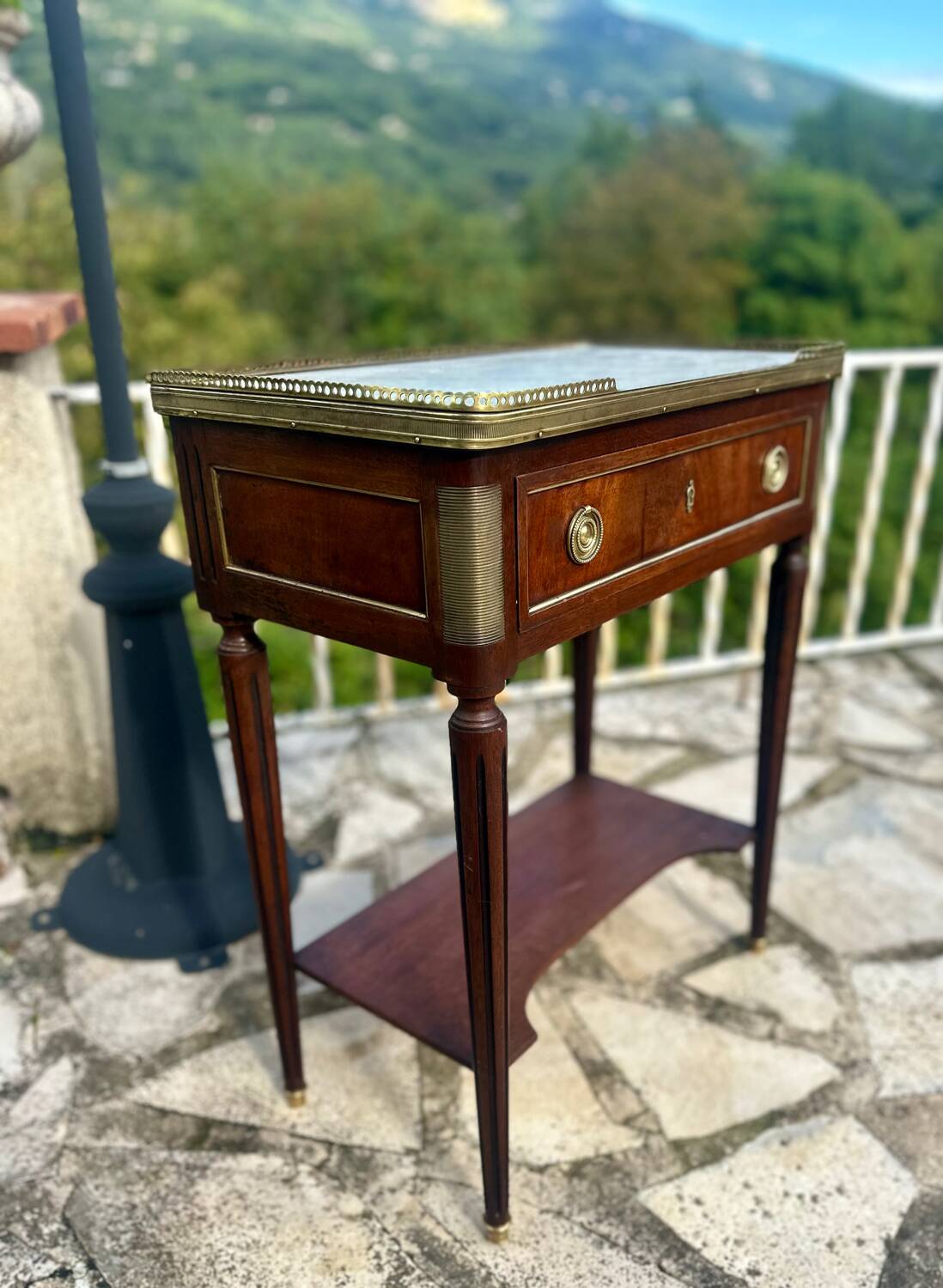 Small console in mahogany and gilded bronze, Louis XVI style. 19th century period.