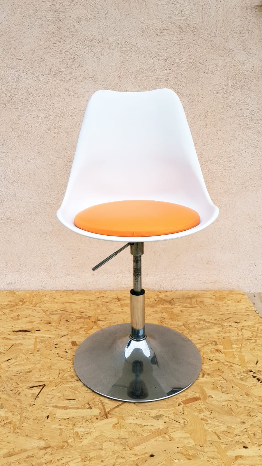 Chaise pivotante vintage pied tulipe orange