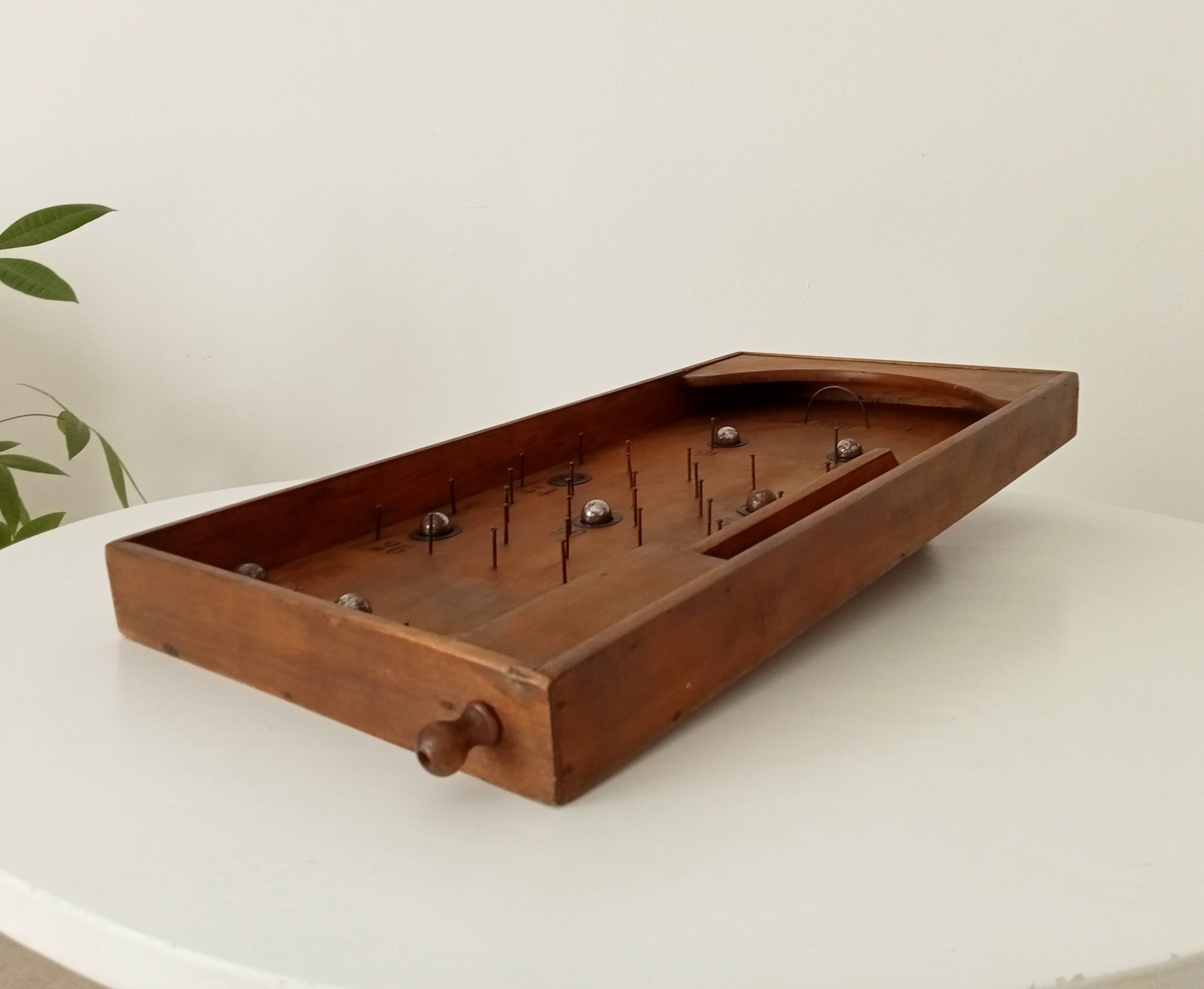 Old pinball trifle game from the 1930s