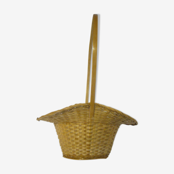 Fruit basket or pot-basket form hat with large cove
