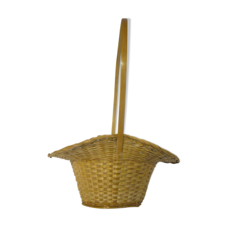 Fruit basket or pot-basket form hat with large cove