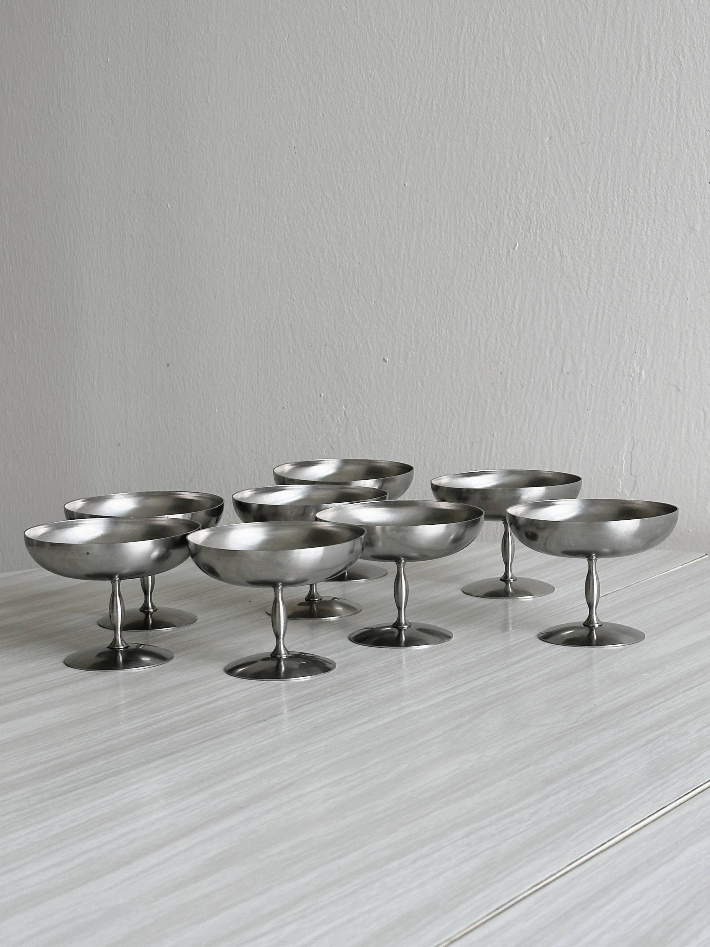 6 stainless steel footed bowls