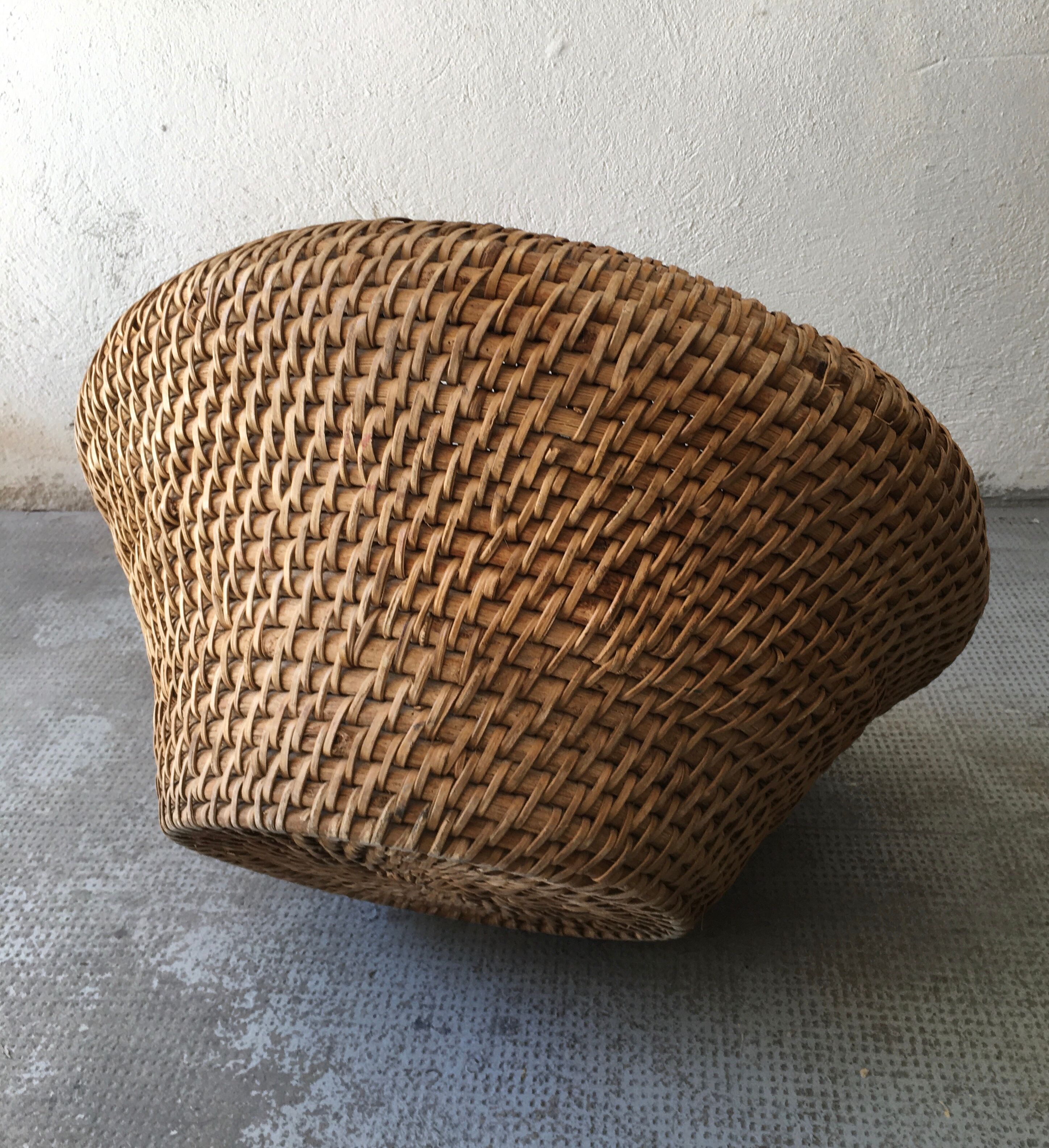 Basket in rattan