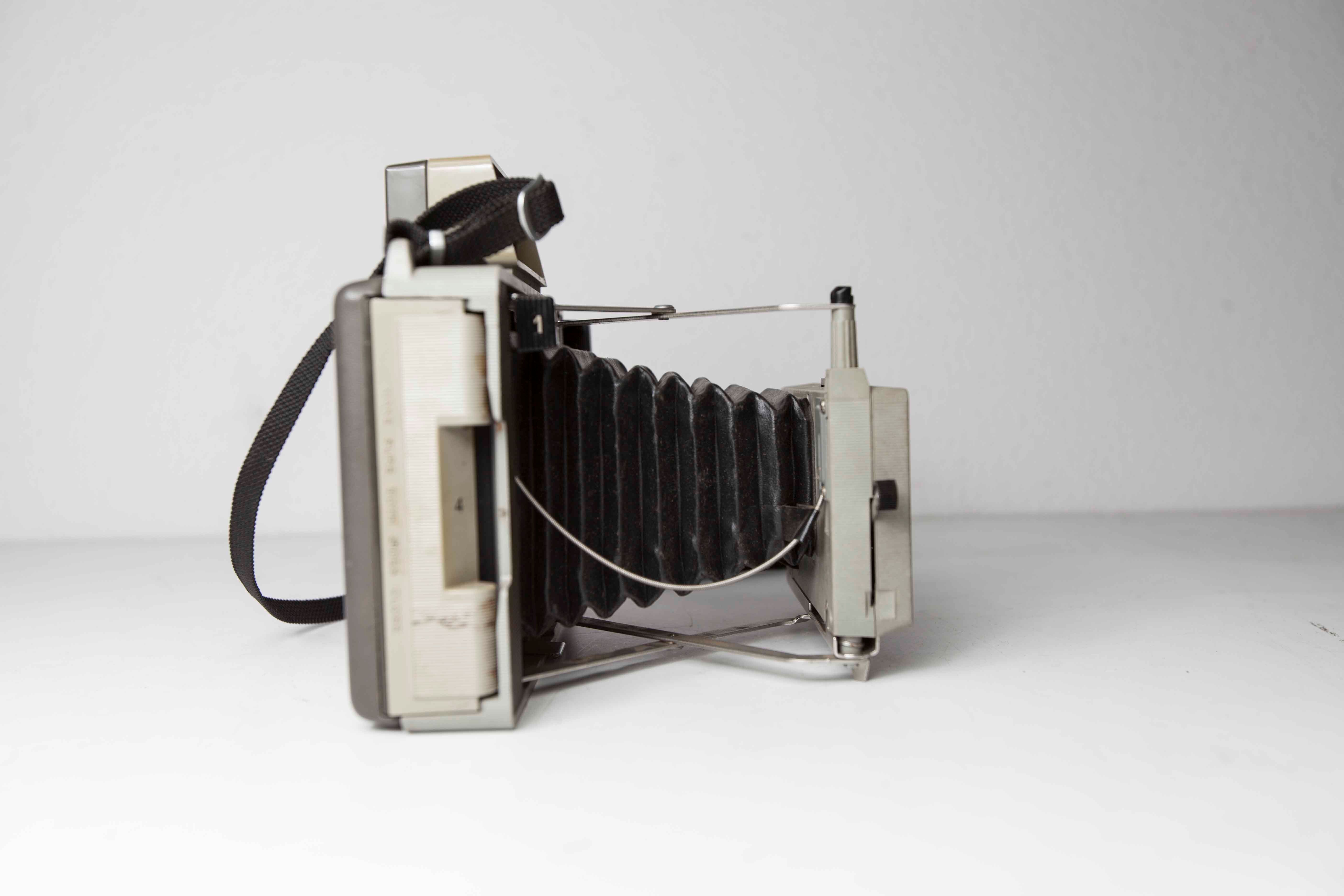 Camera polaroid automatic 330 land camera