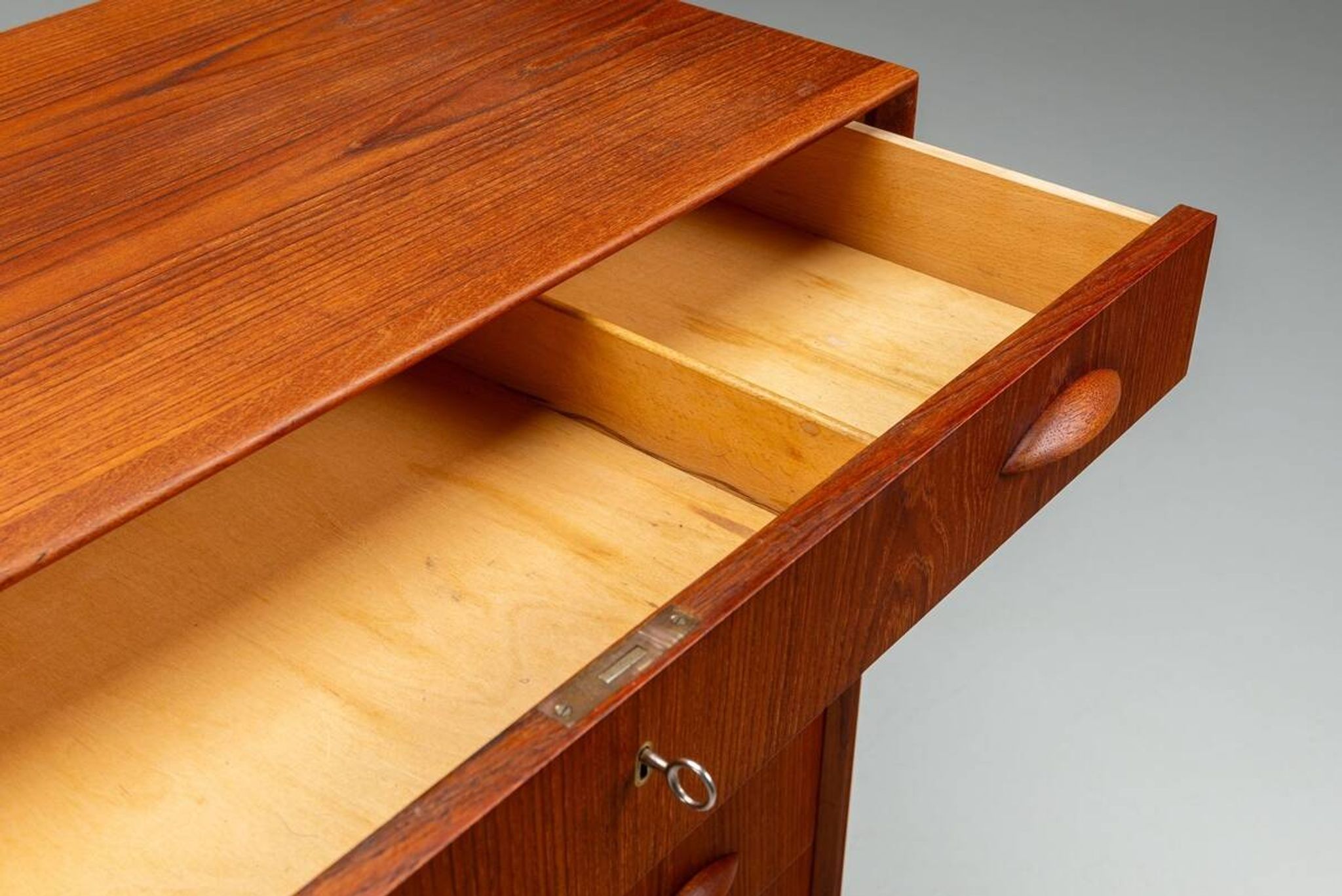 Commode Johannes Sorth en teck Nexo Mobelfabrik Danemark 1960