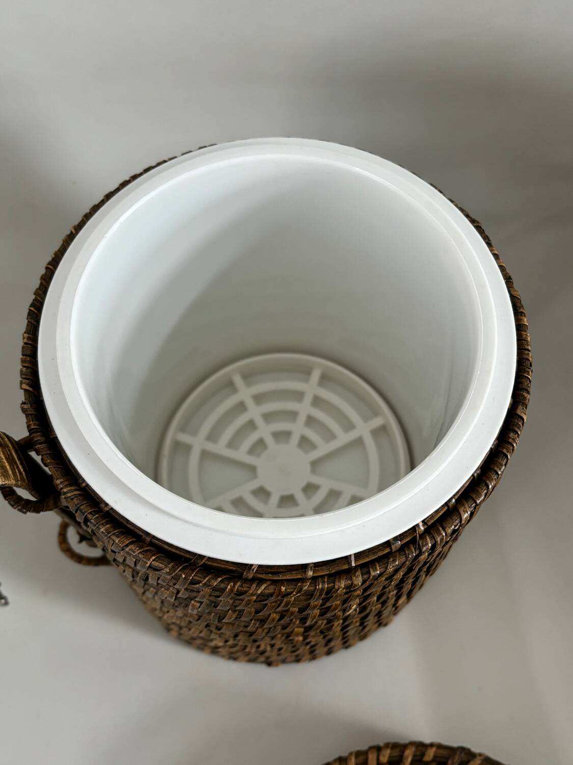 Rattan ice bucket with tongs