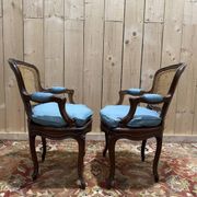 Paire de fauteuils de style Louis XV en cannage