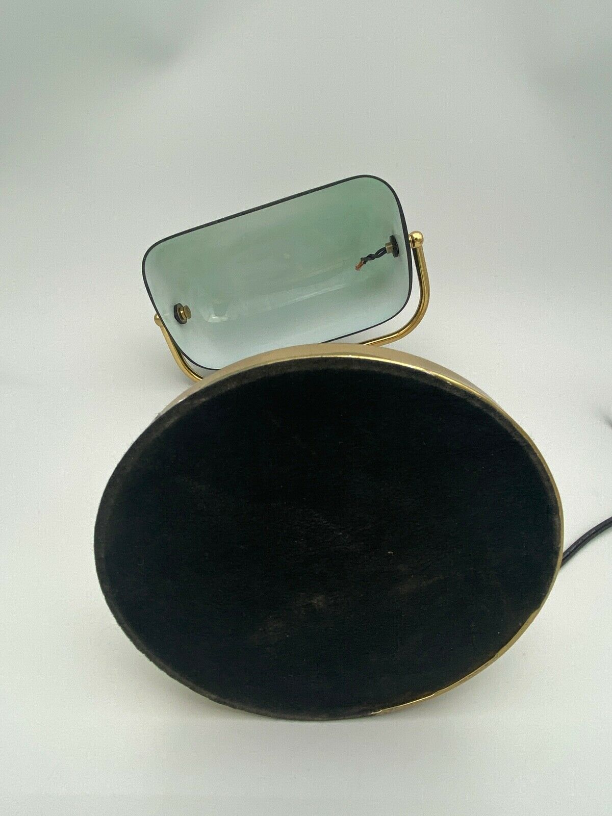 Banker's lamp in brass lampshade in green glass desk