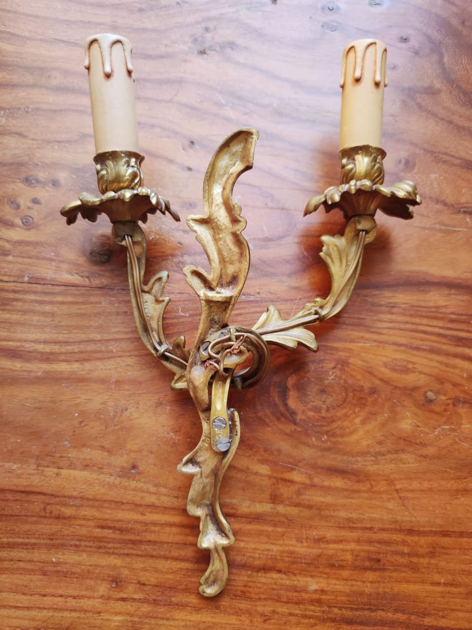 Paire d'appliques en bronze doré de style Louis XVI