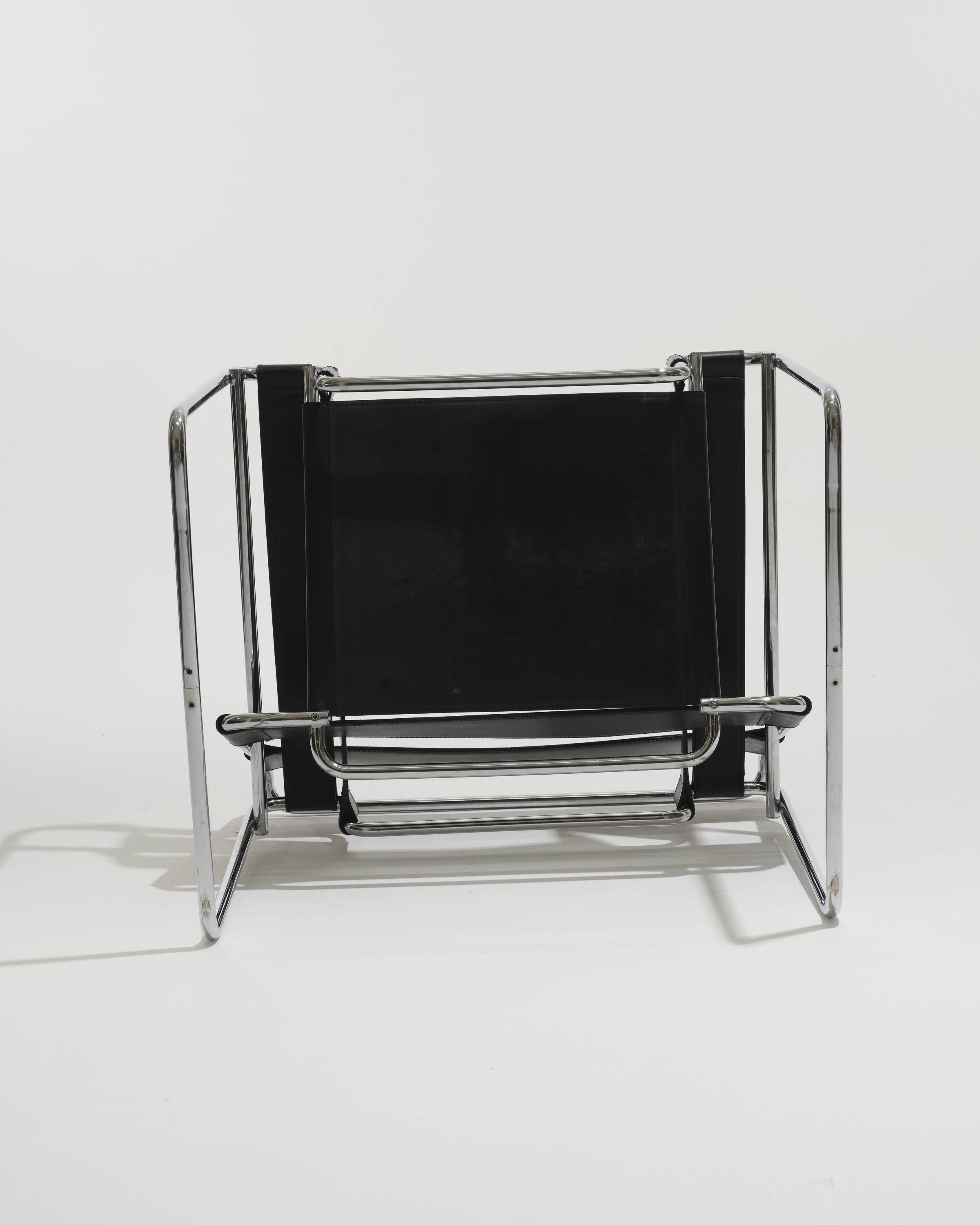 Wassily armchair in black leather, marcel breuer, 2000s