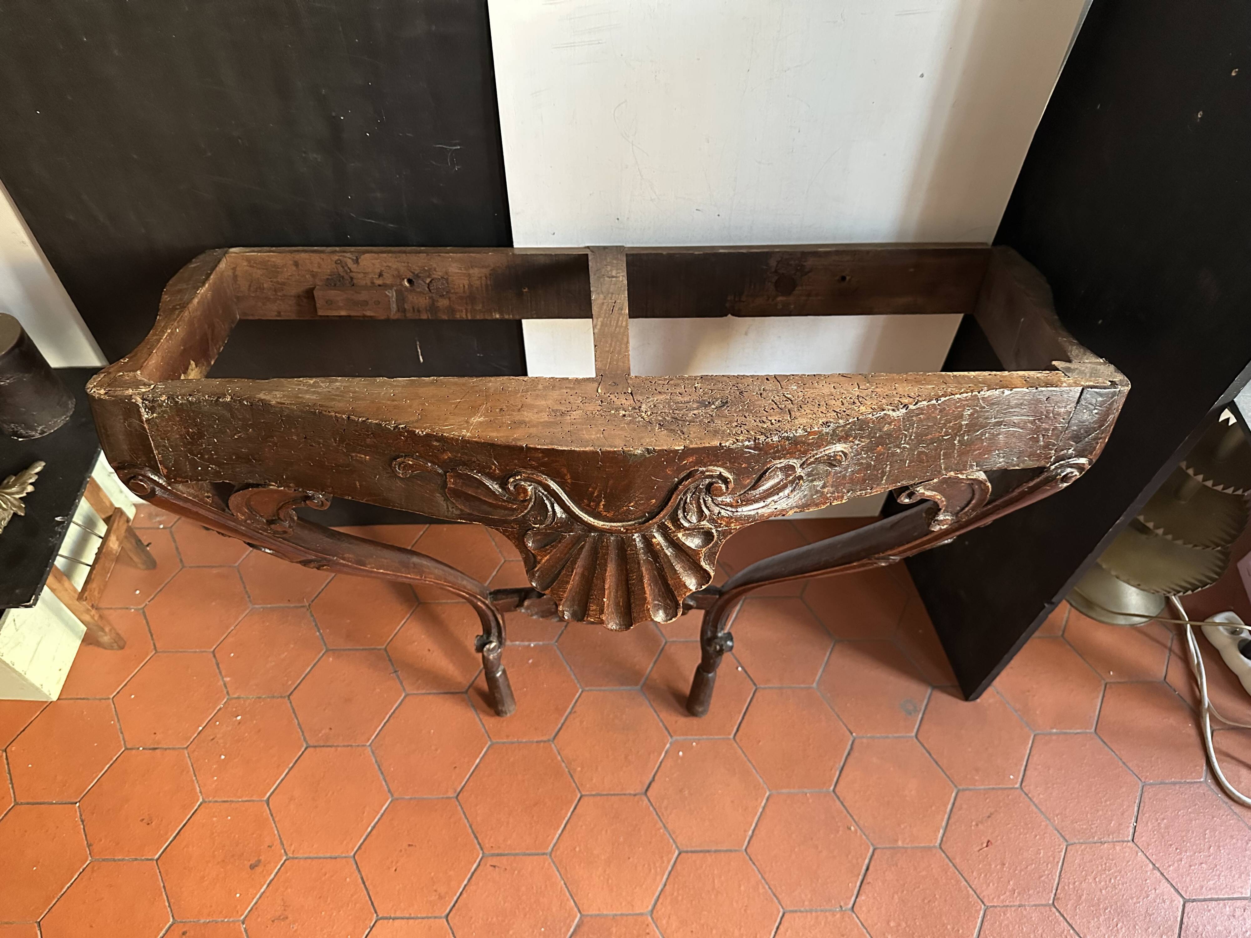 Antique wall console in carved walnut, Louis XV style, 19th century.