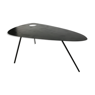 Tripod coffee table in the shape of a black metal painter's palette - 20th century
