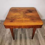 Table à manger par Jindrich Halabala