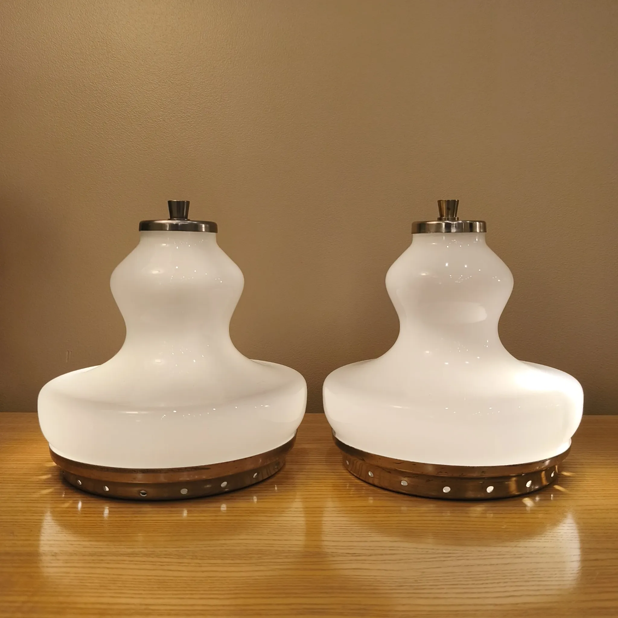 Paire de lampes verre opalin, Italie,1960