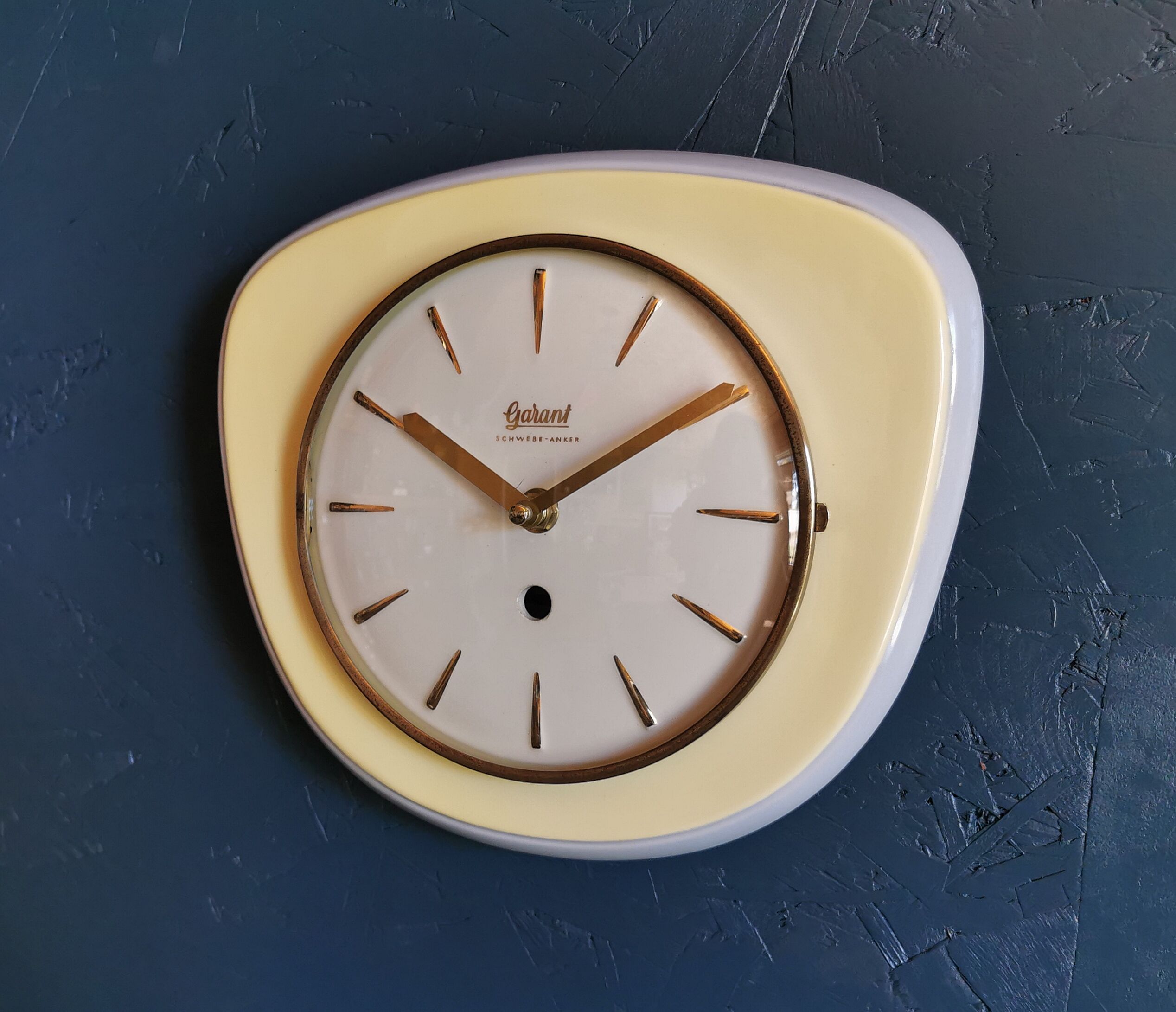 Vintage ceramic clock silent wall clock "Golden yellow guarantor"