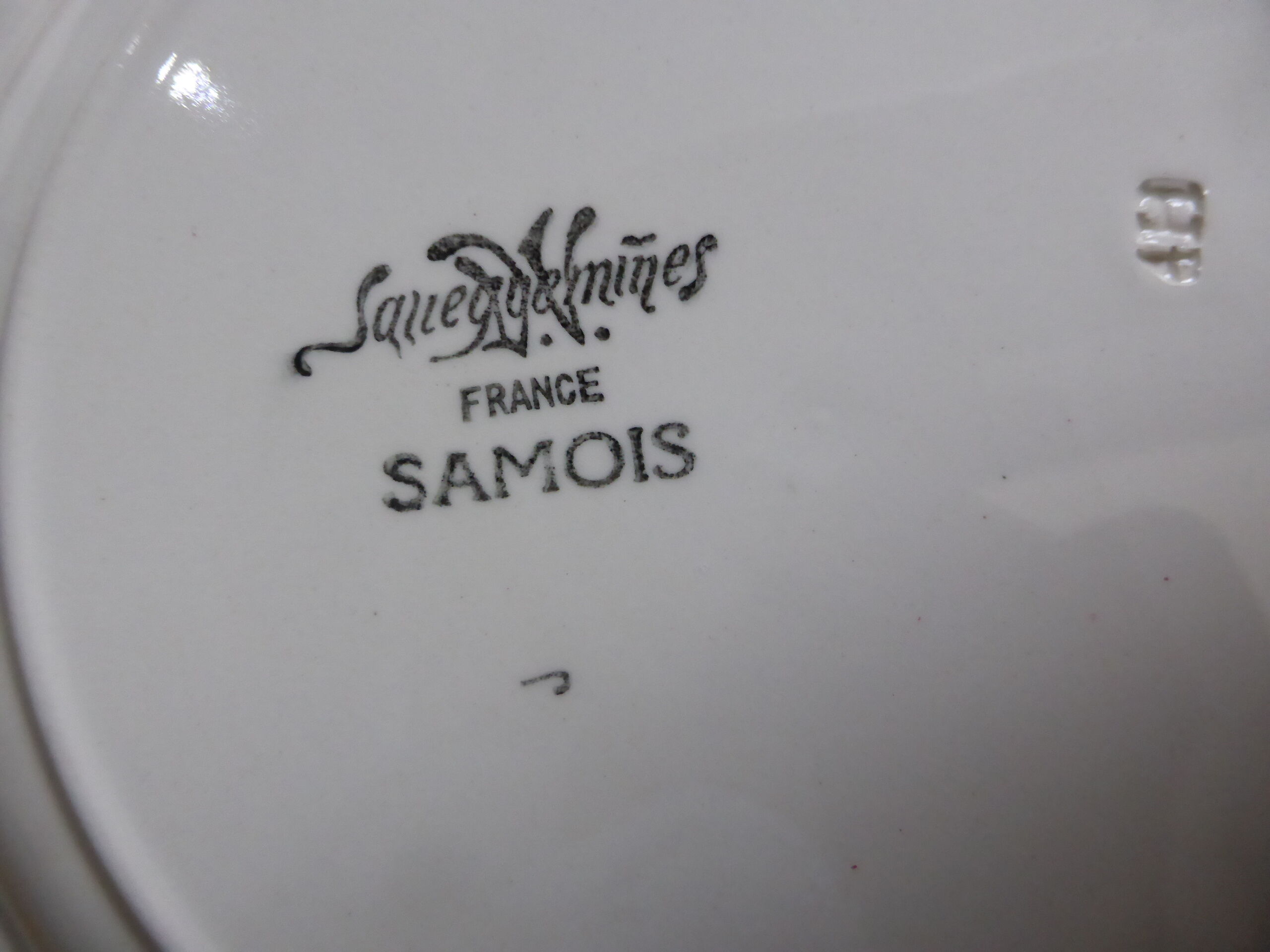 Set of 4 antique mixed flat plates