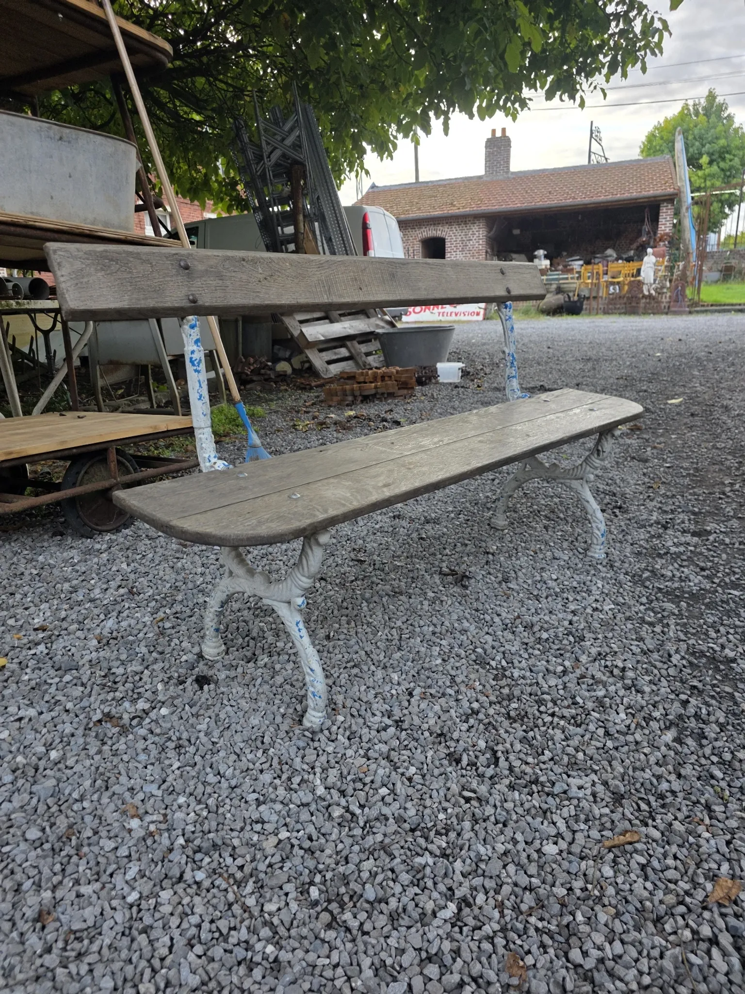 Old garden bench in cast iron and oak