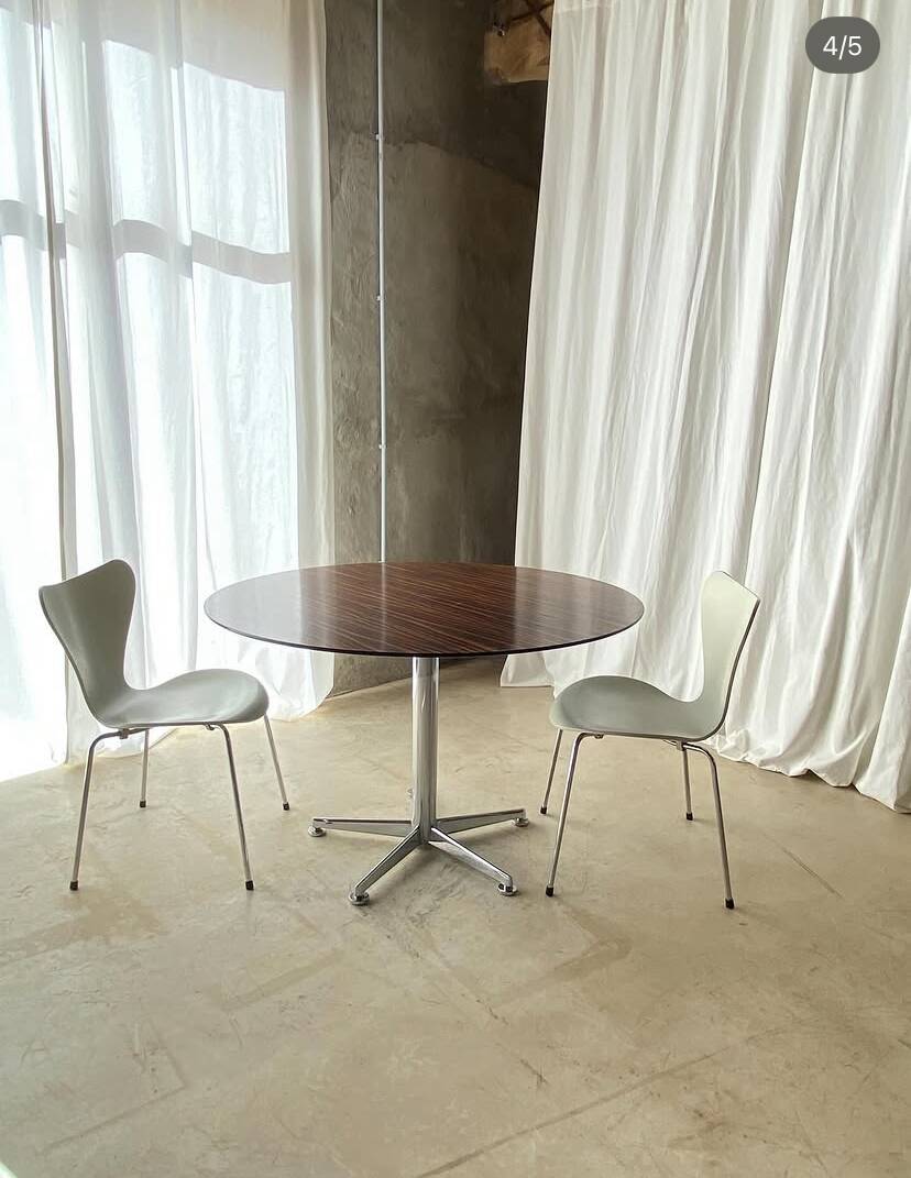 4 chaises danoises par Arne Jacobsen