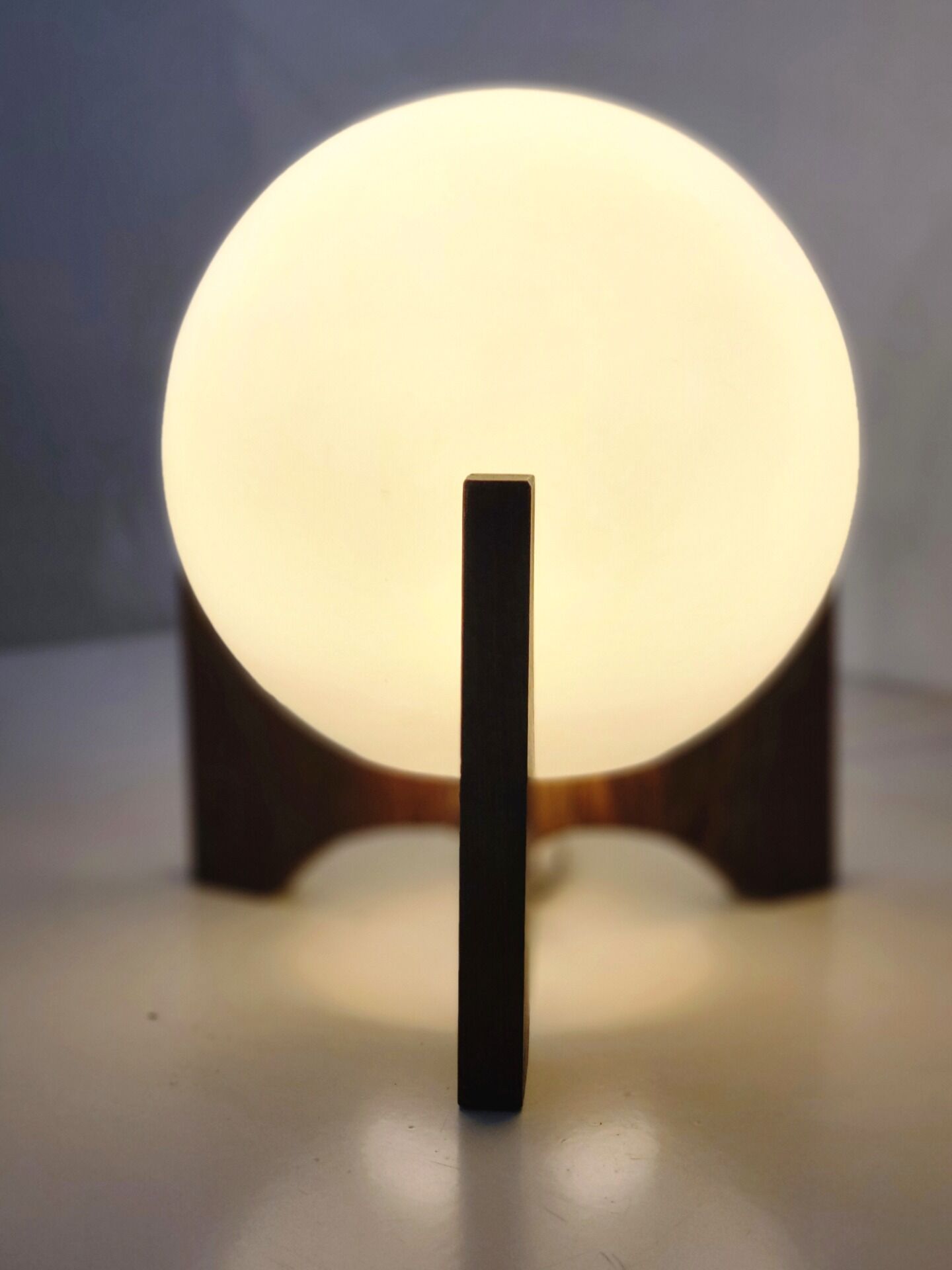Raak Amsterdam Hokusai D-2022 table lamp in wenge & opal glass