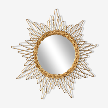 Mirror sun in braided rattan.