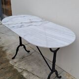 Table de bistrot en fonte et plateau en marbre ovale ancienne