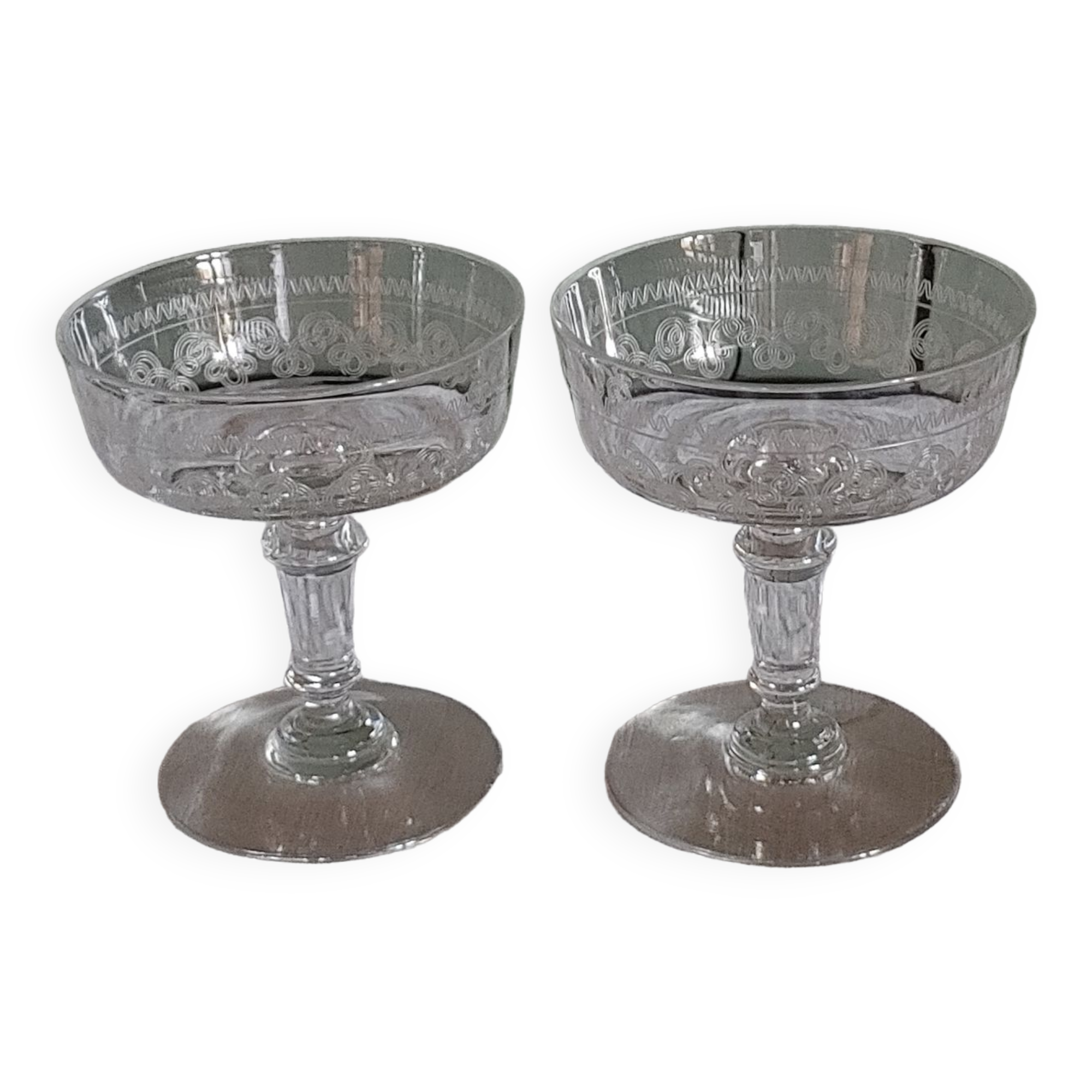 2 Champagne glasses in Baccarat crystal beautiful model engraved around 1900
